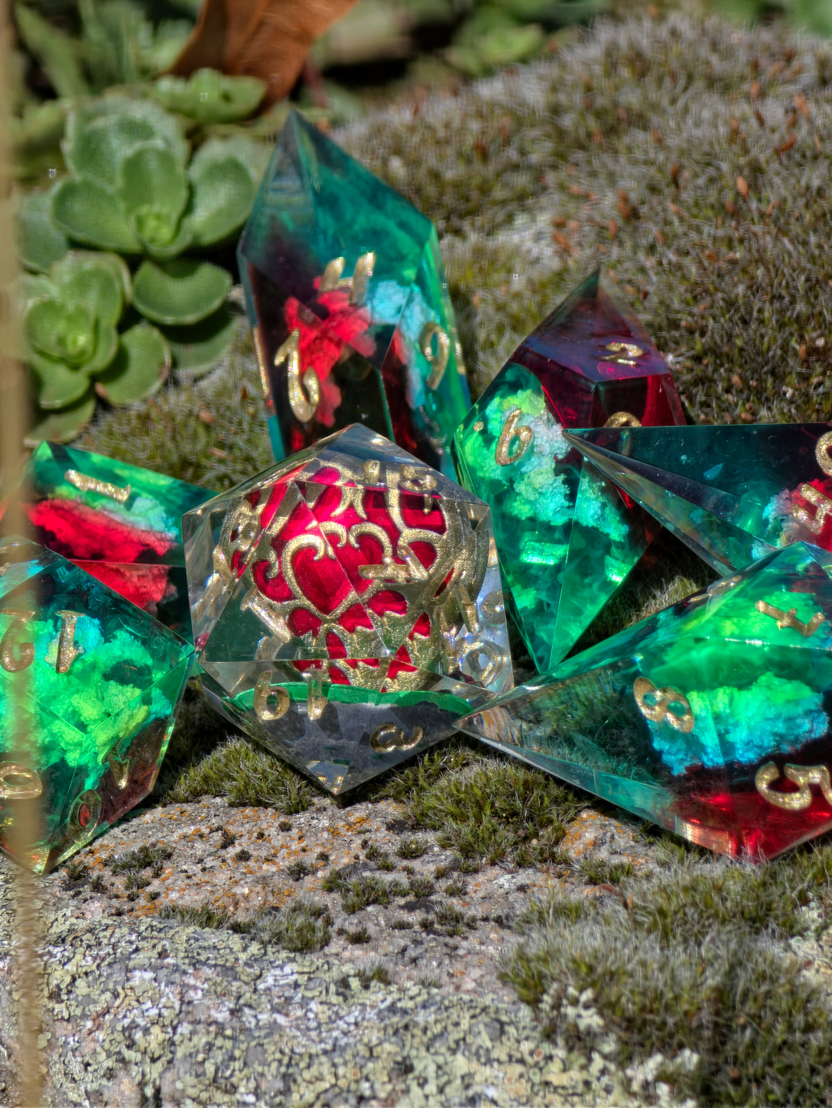 Heart Vessel – Essence of Hyrule Heart Vessel Elongated Würfelset – Zelda Breath of the Wild & Tears of the Kingdom Inspired | 7-teiliges DnD Dice Set mit Herzcontainer & Geoden