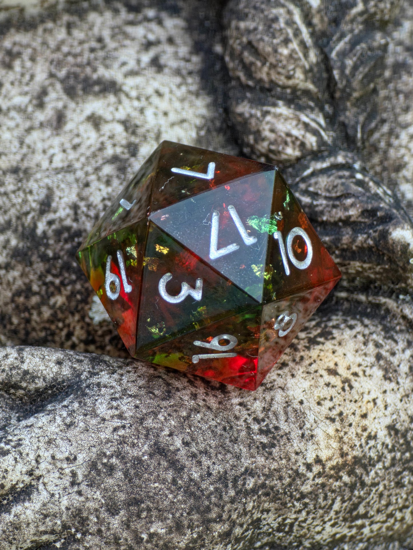 Einzelner Polyedrischer D20 – Lava Effekt Rot Grün Transparent | Handgemachter Resinwürfel Standardgröße | DnD Dice Pen and Paper TTRPG Fantasy Würfel
