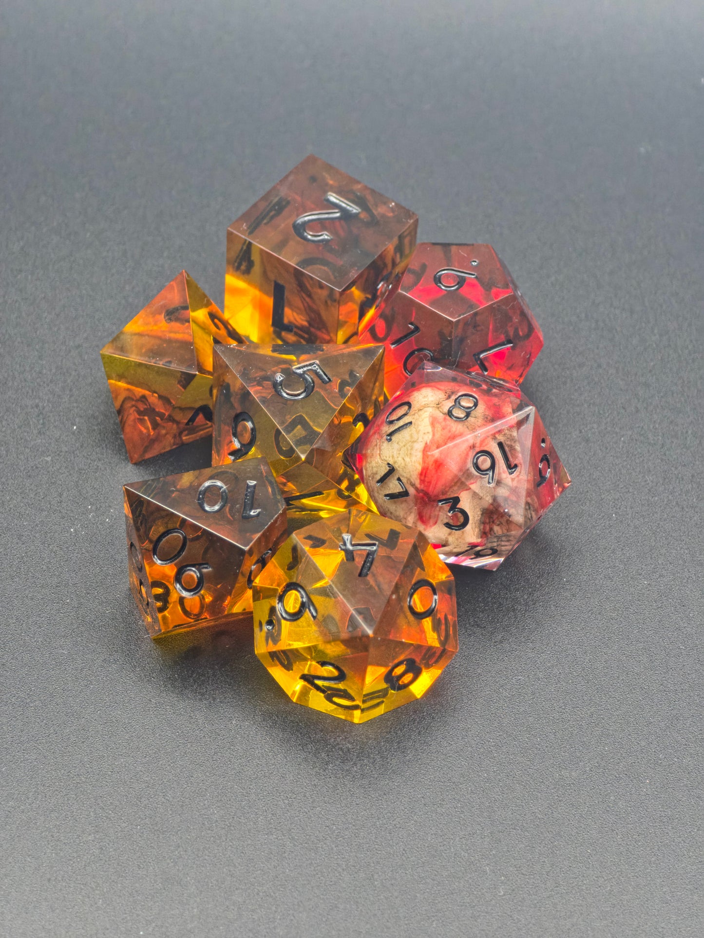 Asche und Knochen – Hellfire Resin Dice Set (7pc)