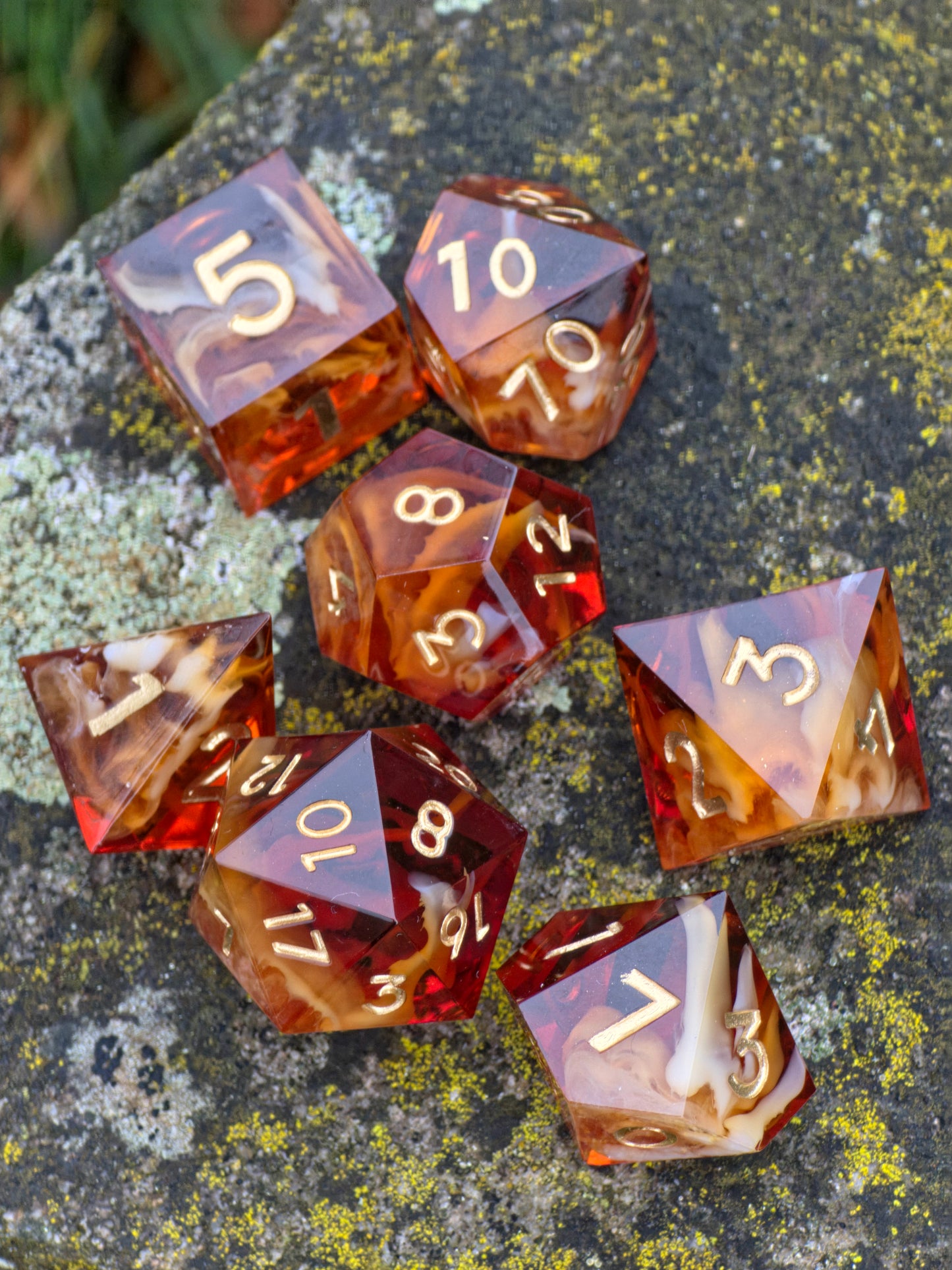 Polyedrisches Würfelset „Toffee Swirl Nebula“ – Handgemachte Resinwürfel karamell-toffee mit Cream Cloud Effekt | DnD Dice Set TTRPG