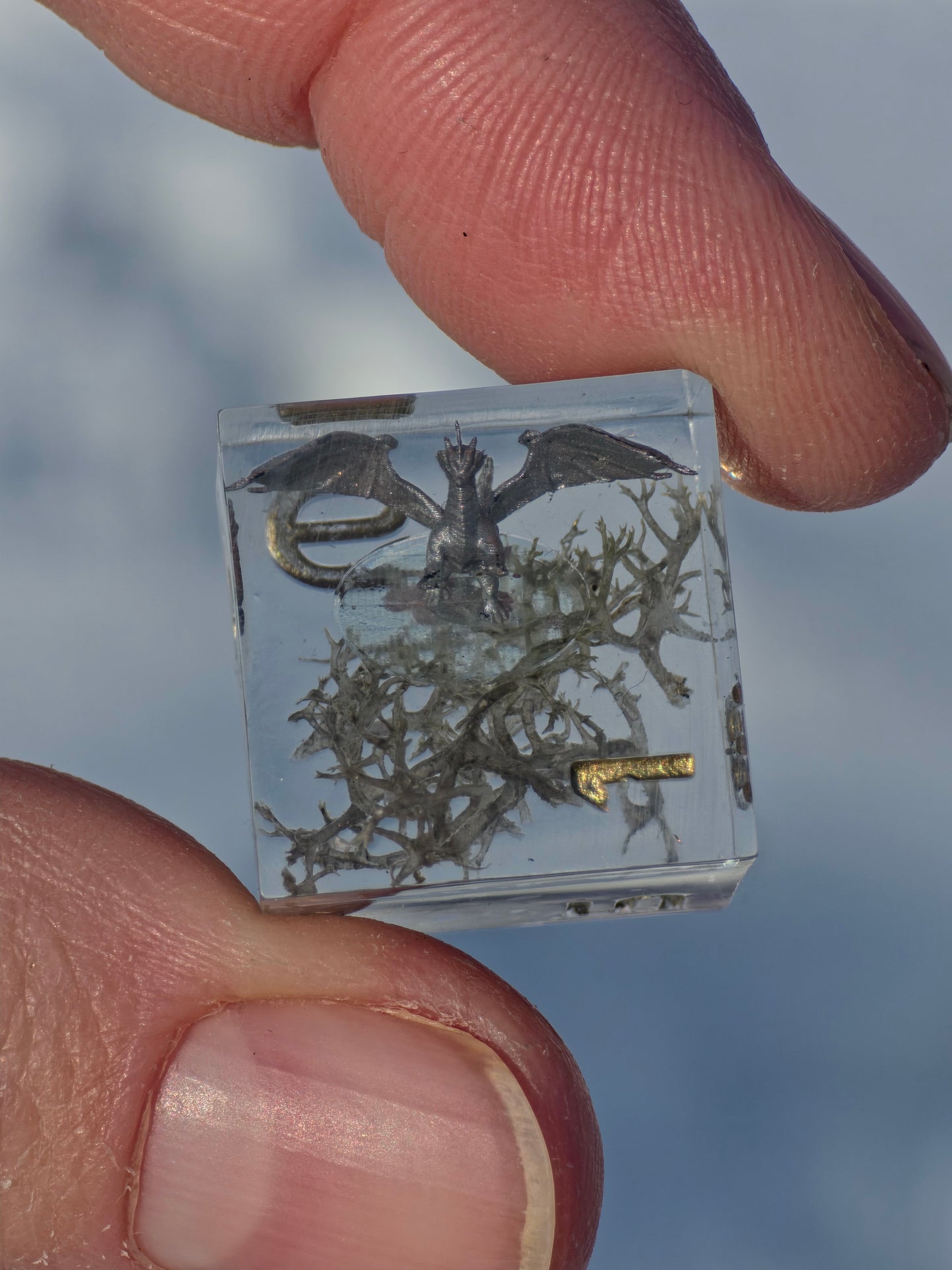 Würfelset „Hort der Uralten Drachen“ – Handgemachtes Resin Dice Set mit Drachen- & Ei-Dioramen | DnD TTRPG Würfel