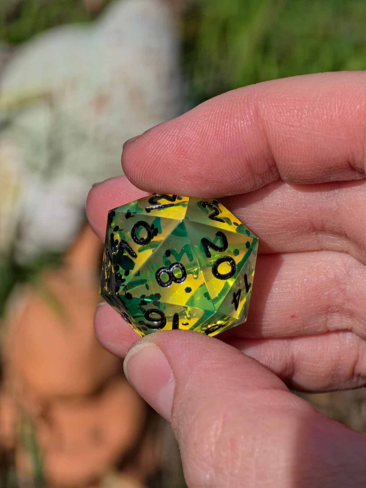Uranium Glass – Toxic Emerald Würfelset – 7-teiliges DnD Resin Dice Set | Giftgrüne Fantasy Würfel mit schwarzen Zahlen | Handmade RPG Dice