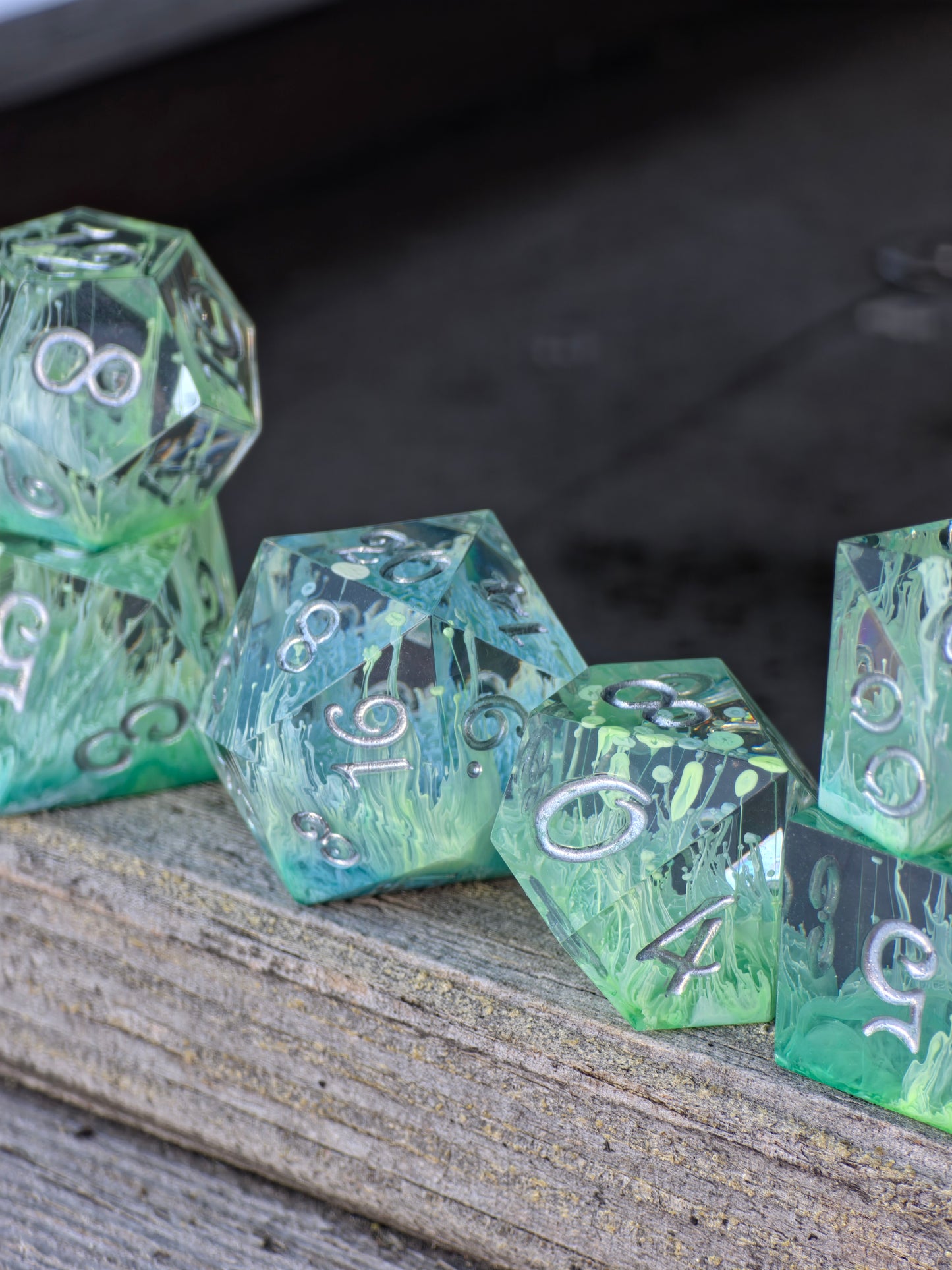 Würfelset „Verdant Convergence“ – Handgemachtes Petri Dice Set in Grün mit Nebel- & Alchemieeffekt | DnD TTRPG Würfel
