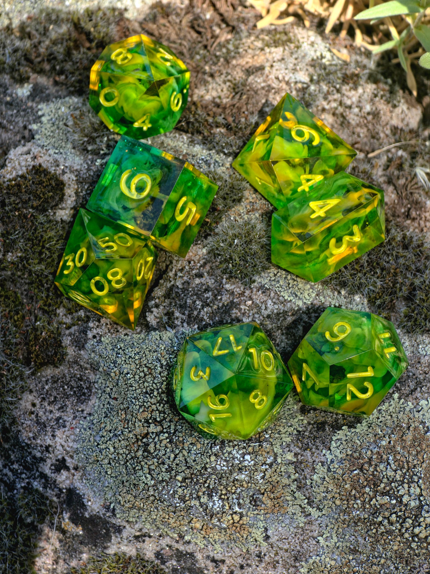 Sunfruit Grove Mango Lime Swirl Dice Set – Handgemachte Resin Würfel in Limettengrün & Mangogelb, Sharp Edge DnD Würfelset, Sommer Fantasy Dice