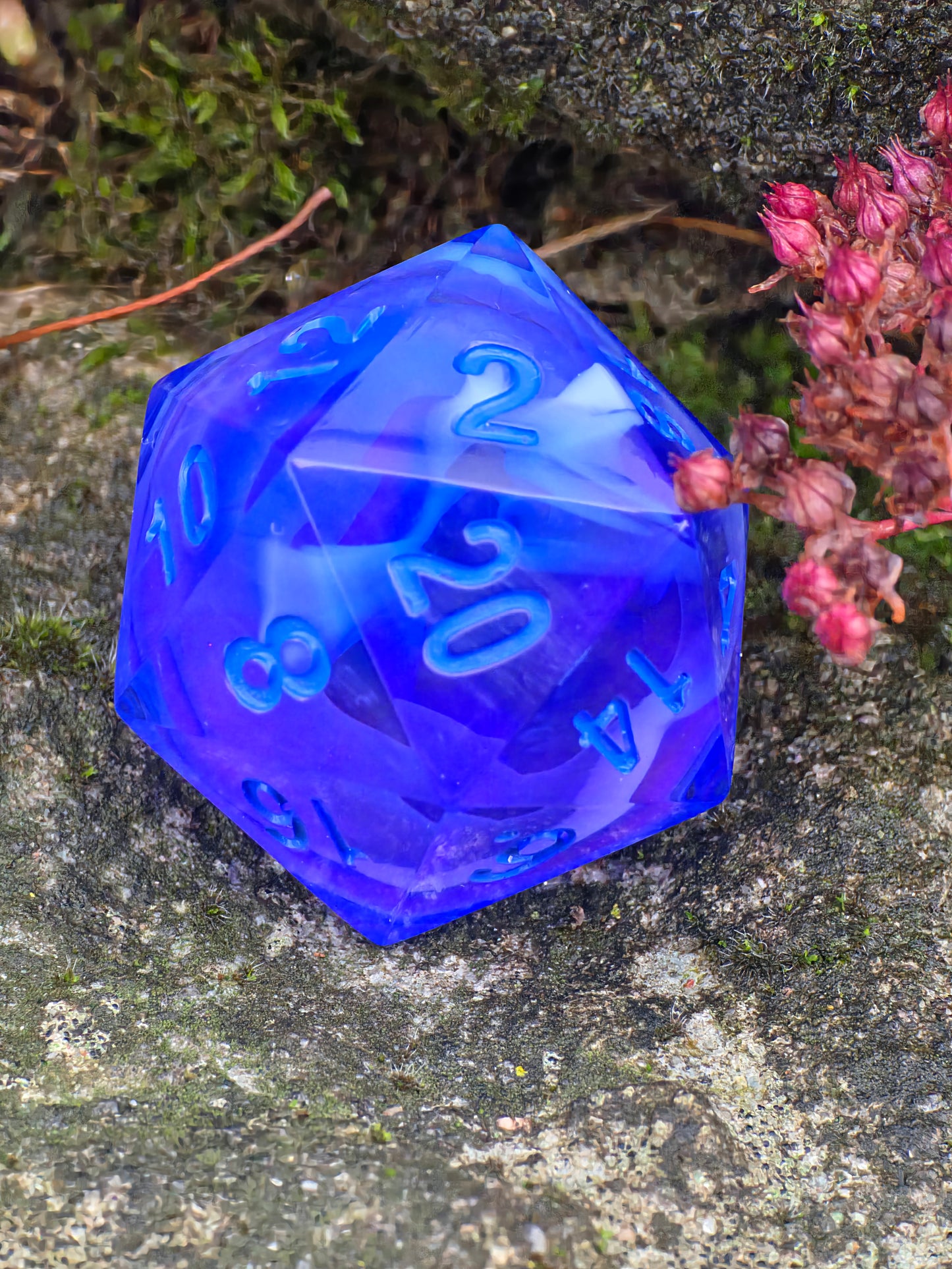 Polyedrischer Ozean Blau & Nebel Effekt D20 Würfel 35mm – L Format Chonk Dice | Handgemachter RPG Würfel in Blau Violett, Galaxy Dice,dnd