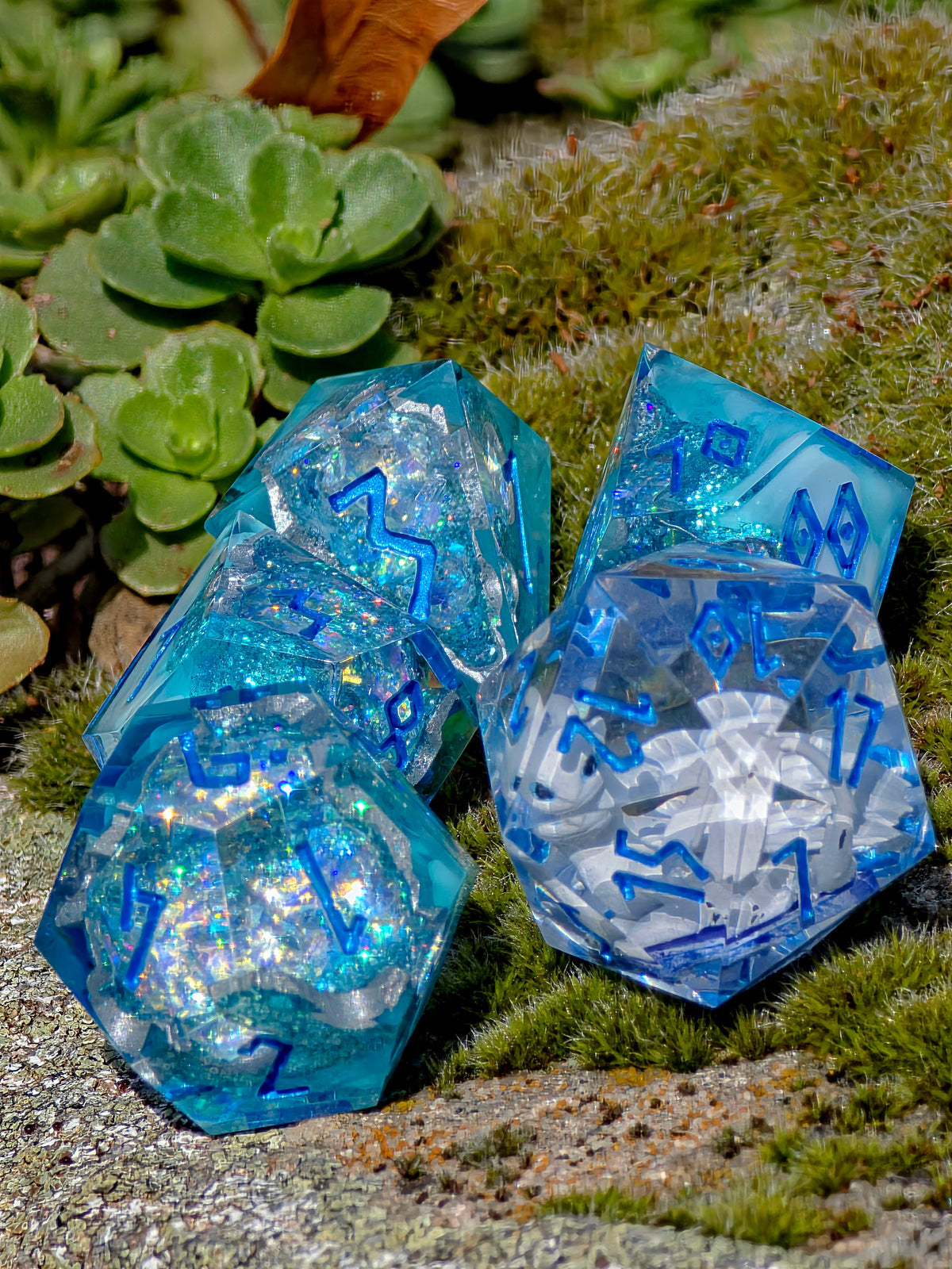 Crystal Sky - Light Fury Inspired Handmade Würfelset – 7-teiliges Resin Dice Set | Tagesschatten D20 & Türkise Geode Würfel
