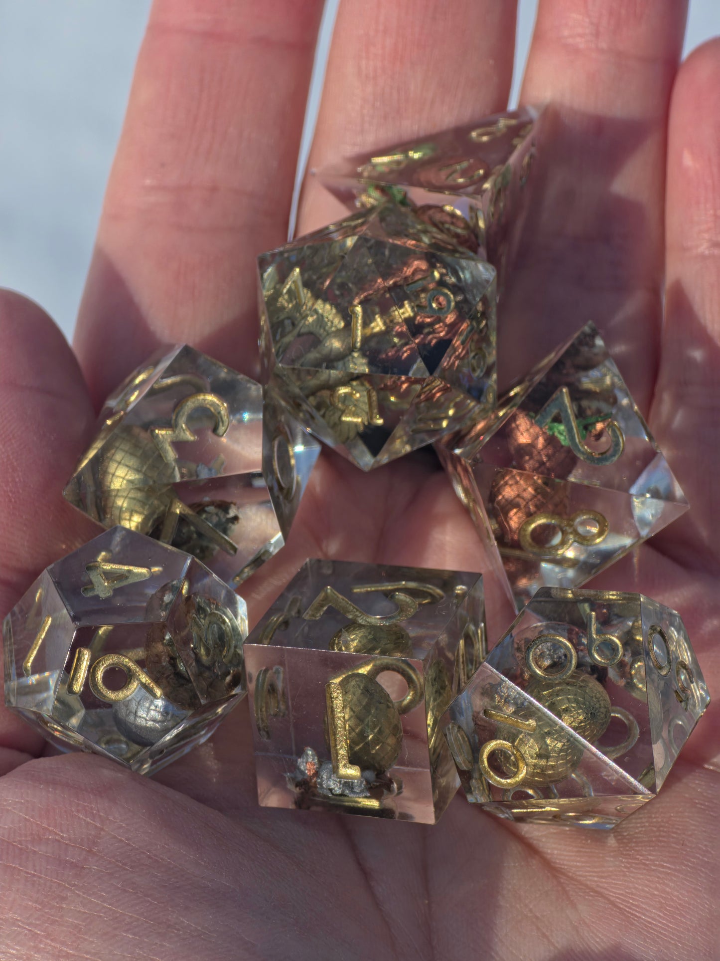 Würfelset „Goldene Wiederkehr“ – Handgemachtes Resin Dice Set mit Goldenem Phönix & Phönix-Eiern | DnD TTRPG Würfel