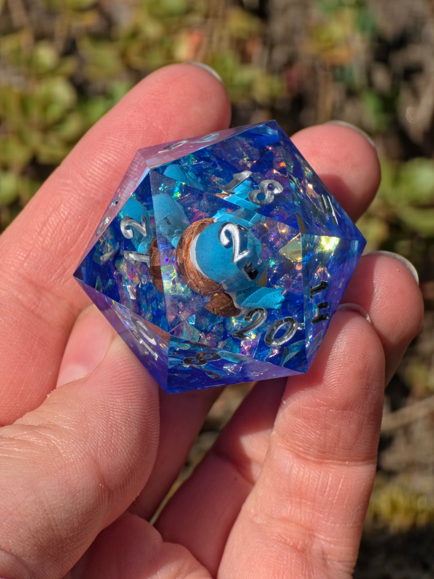 Shiggy – Midnight Ocean D20 40 mm – Pokémon-inspirierter Resin Würfel in Deep Ocean Blue XL DnD Sammlerwürfel