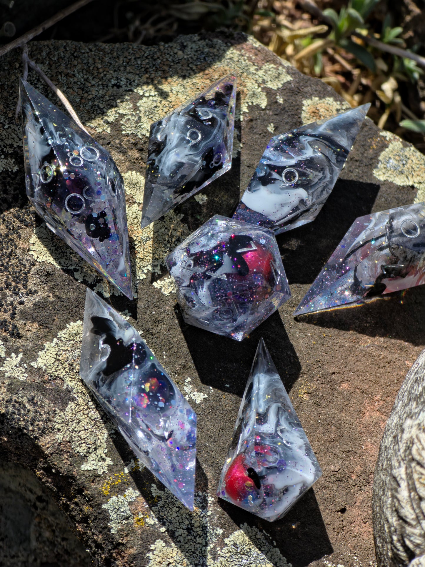 Glow in the Dark Planet elongated Dice Set – Space Resin Dice with Planets, Handmade Sharp Edge DnD Würfel, Galaxy TTRPG Dice