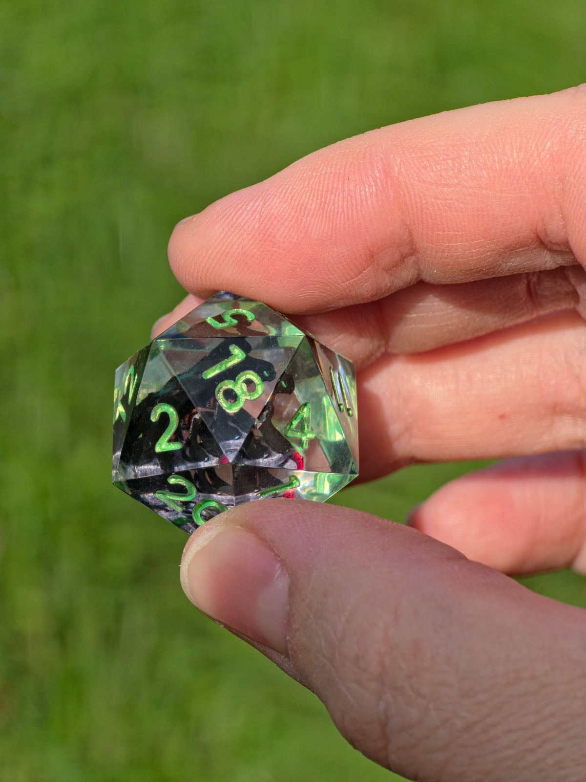 Toothless inspired – Emerald Dragon's Heart- Inspired Würfelset – 7-teiliges Resin Dice Set | Ohnezahn D20 & Smaragdgrüne Geode Würfel | Drachen Fantasy Dice