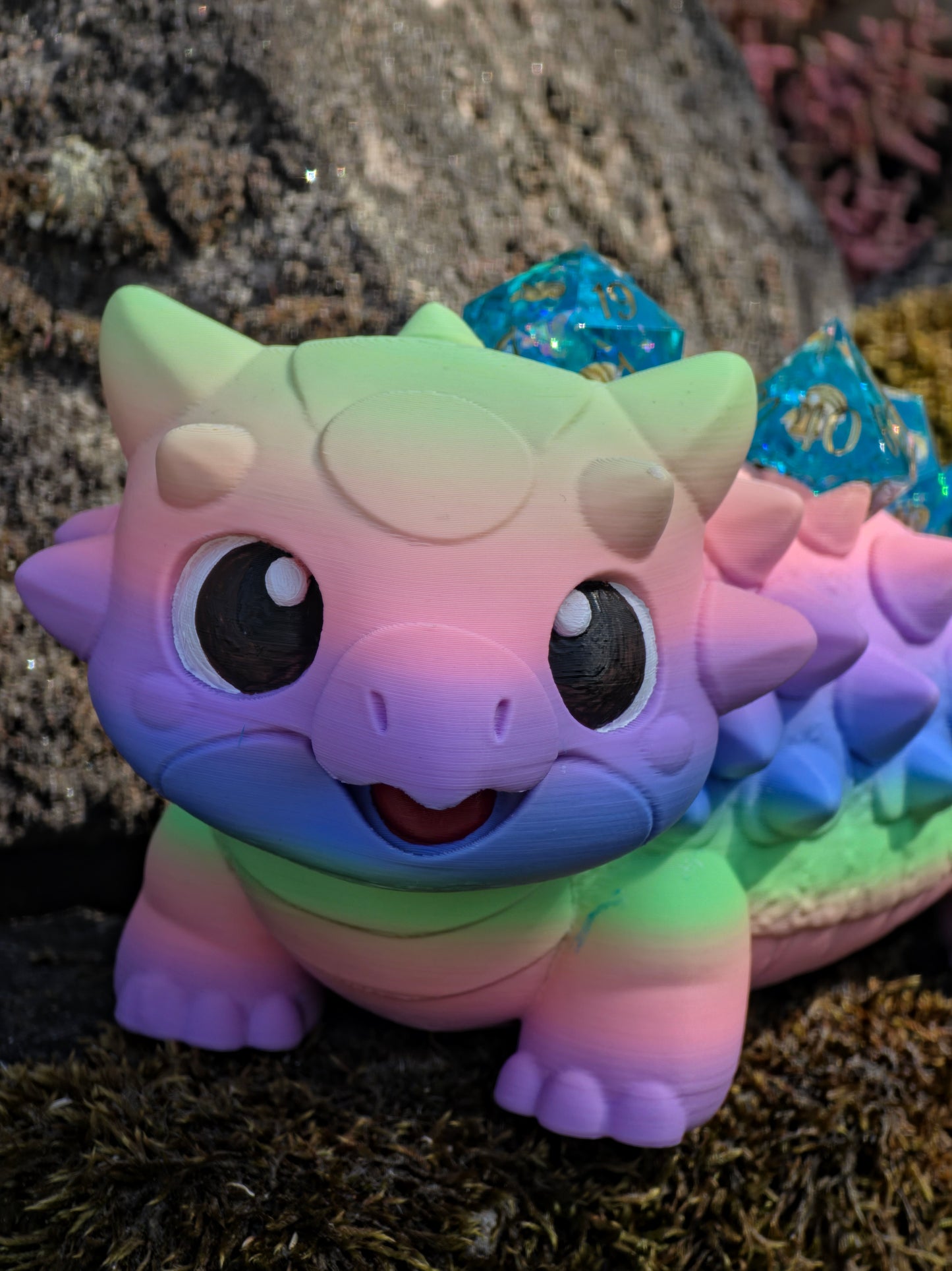 Buba Cotton Candy Dreams Dice Holder – Süßer Ankylosaurus Würfelhalter für 7 Dice | 3D-gedruckter DnD Dice Organizer mit Gem D4 Slot