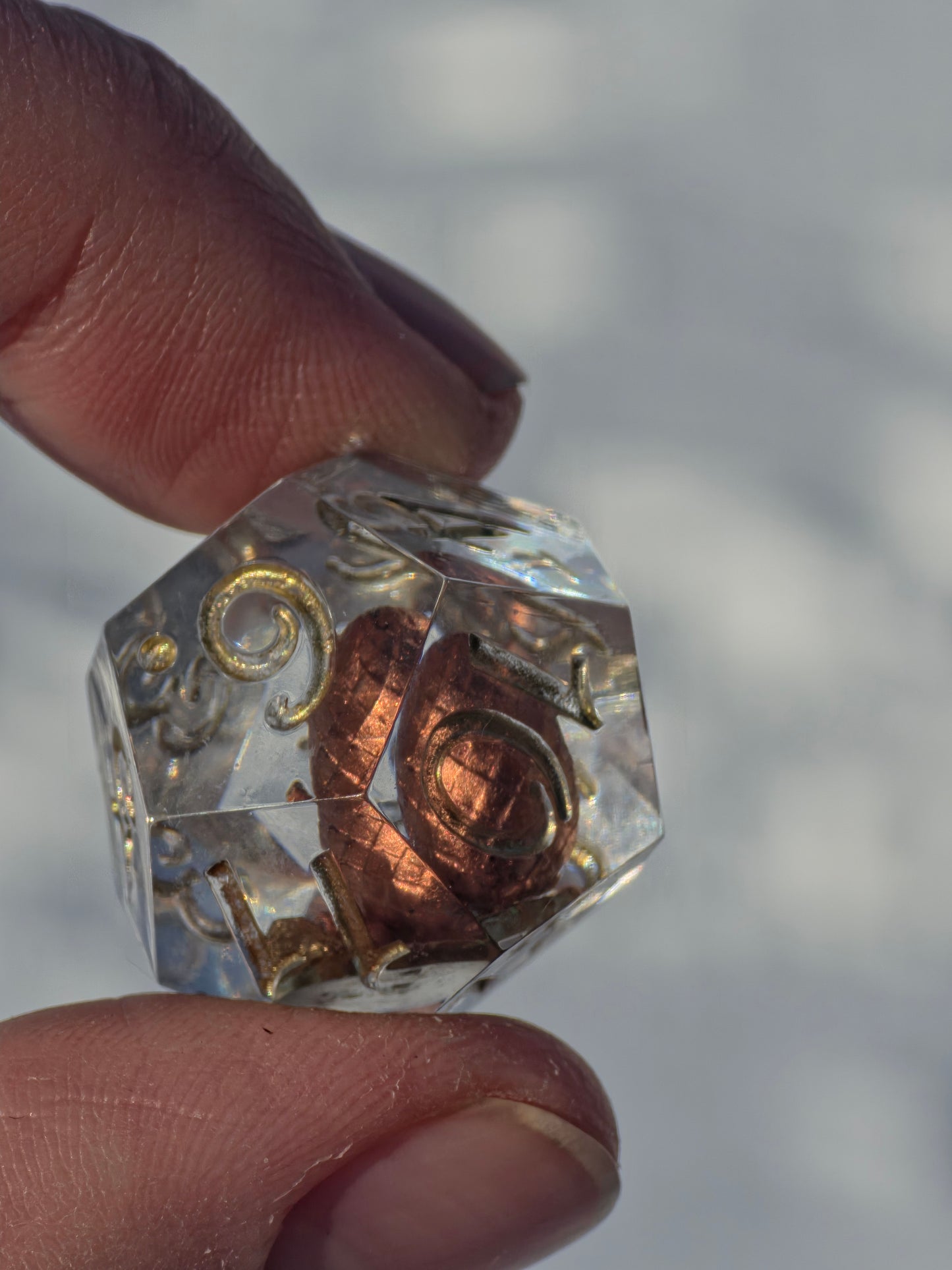 Würfelset „Asche des Ewigen Feuers“ – Handgemachtes Resin Dice Set mit Silbernem Phönix, Eiern & Kristallen | DnD TTRPG Würfel