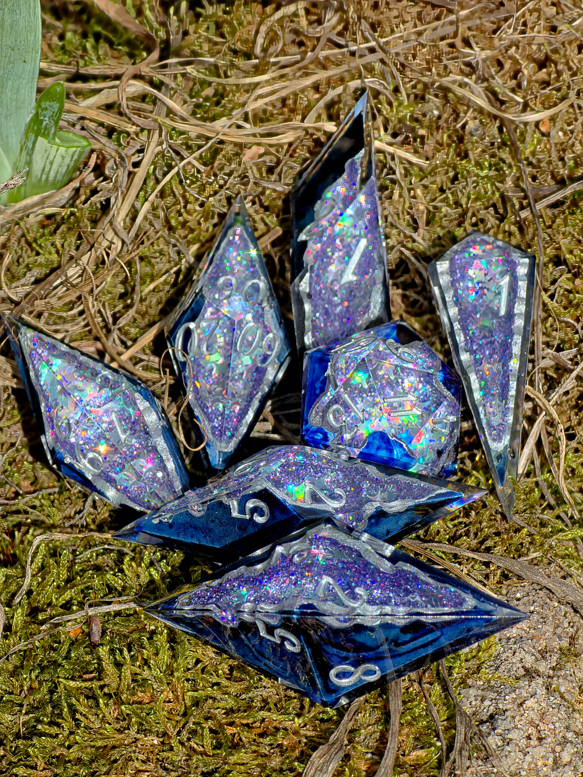 Celestial Sapphire – Shattered Starlight Blue Galaxy Geode Würfelset – 7-teiliges DnD Dice Set | Funkelnde Kristall Würfel in Dunkelblau & Silber | Handmade Resin Dice