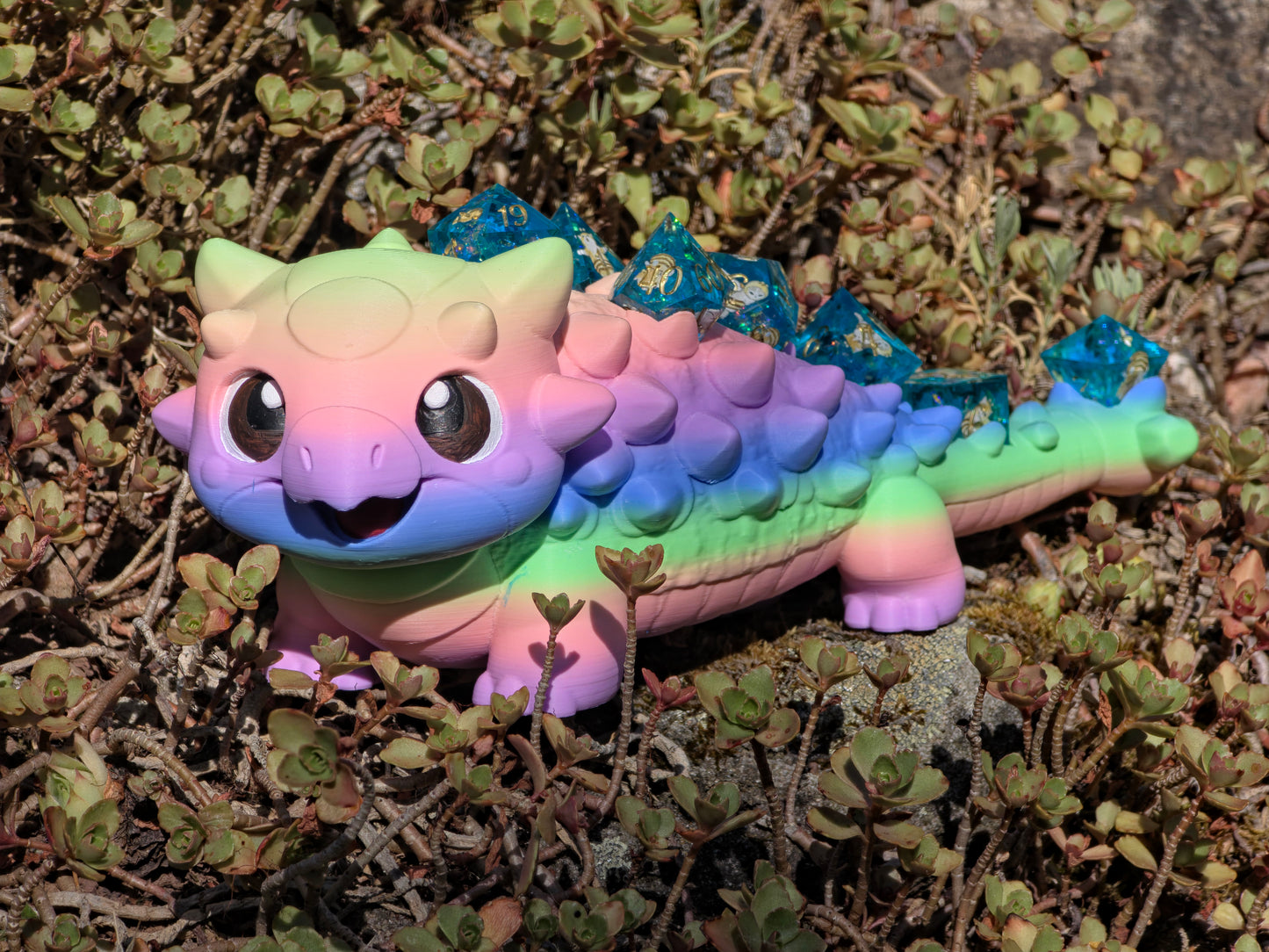 Buba Cotton Candy Dreams Dice Holder – Süßer Ankylosaurus Würfelhalter für 7 Dice | 3D-gedruckter DnD Dice Organizer mit Gem D4 Slot