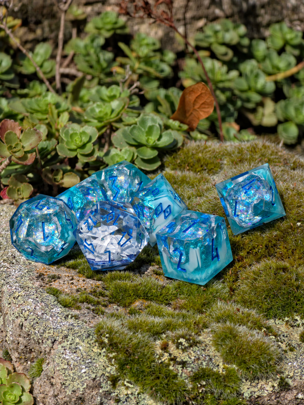 Crystal Sky - Light Fury Inspired Handmade Würfelset – 7-teiliges Resin Dice Set | Tagesschatten D20 & Türkise Geode Würfel