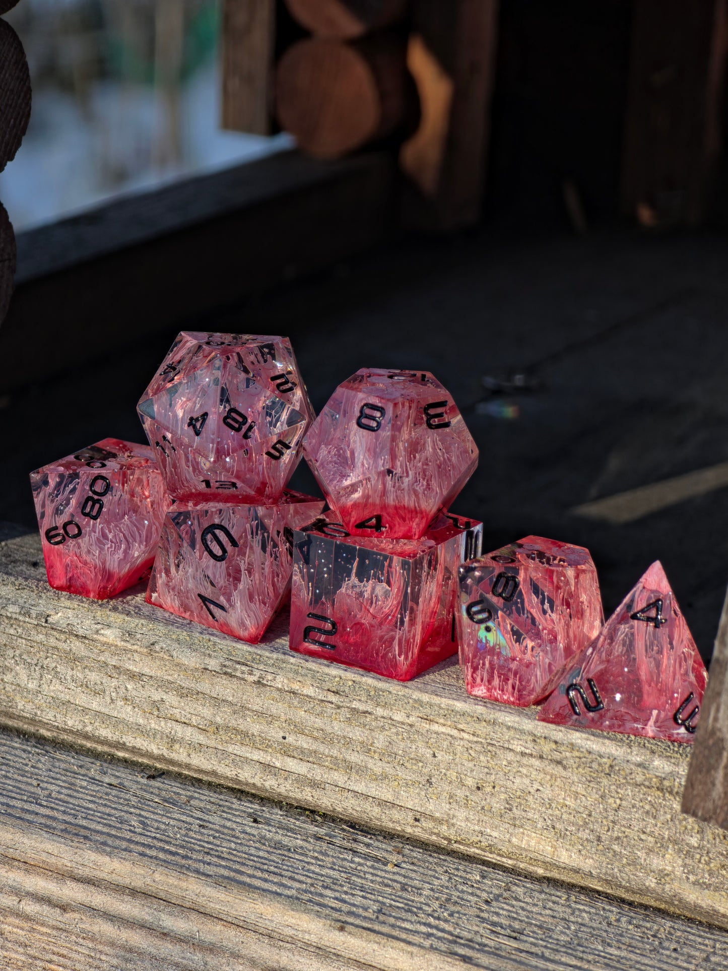 Würfelset „Sanguis Veil“ – Handgemachtes Petri Dice Set in Tiefrot mit organischem Nebeleffekt | DnD TTRPG Würfel