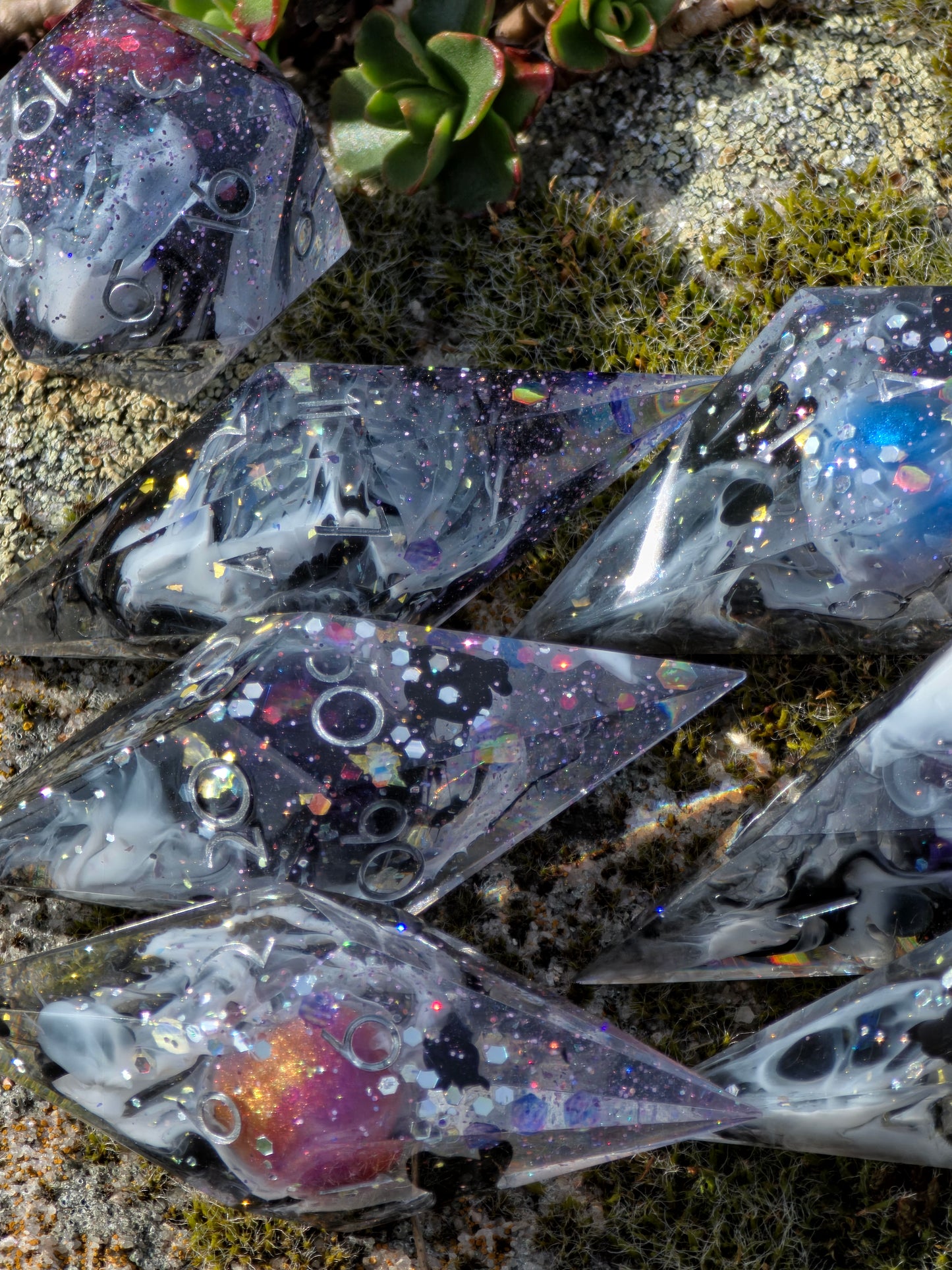 Glow in the Dark Planet elongated Dice Set – Space Resin Dice with Planets, Handmade Sharp Edge DnD Würfel, Galaxy TTRPG Dice