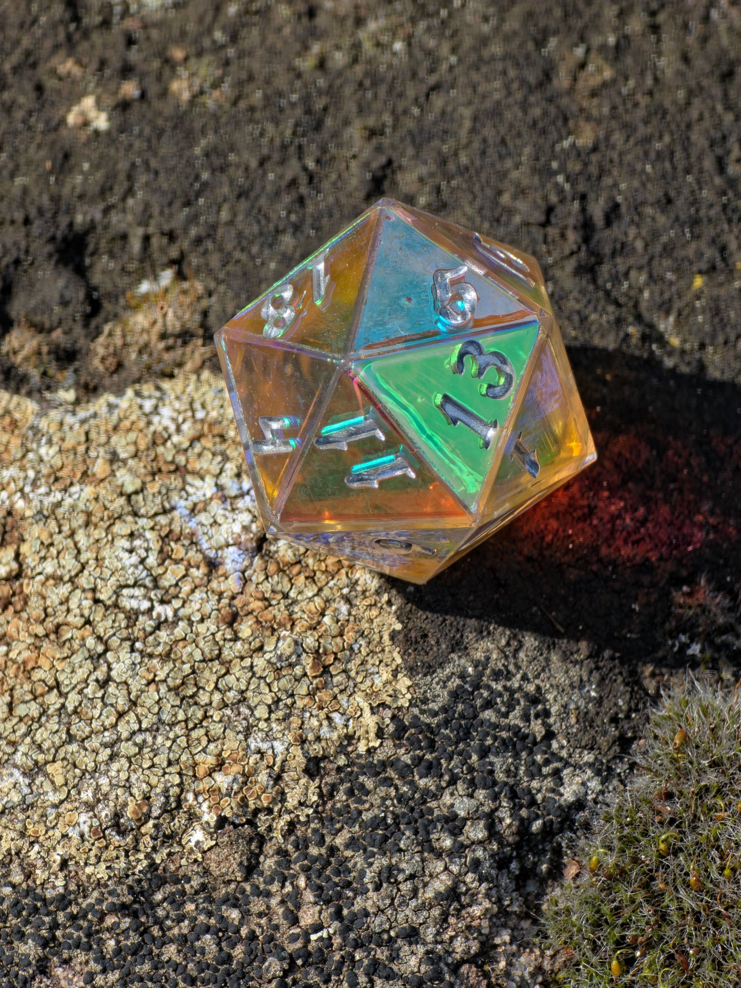 D20 Dice „Prismatic Light“ – Handmade Resin D20, Iridescent Rainbow Effect, Clear Dice with Silver Numbers | Artisan TTRPG Dice