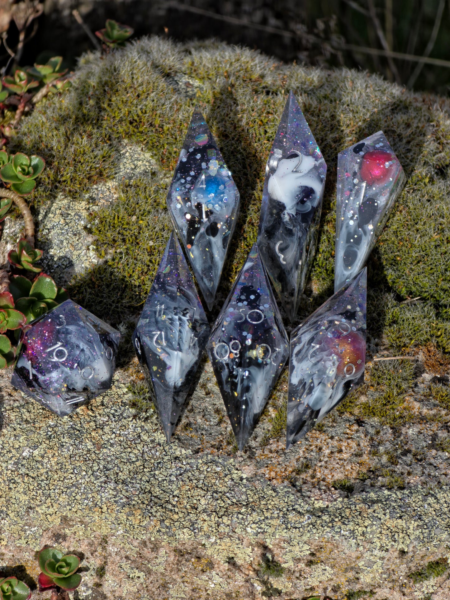 Glow in the Dark Planet elongated Dice Set – Space Resin Dice with Planets, Handmade Sharp Edge DnD Würfel, Galaxy TTRPG Dice
