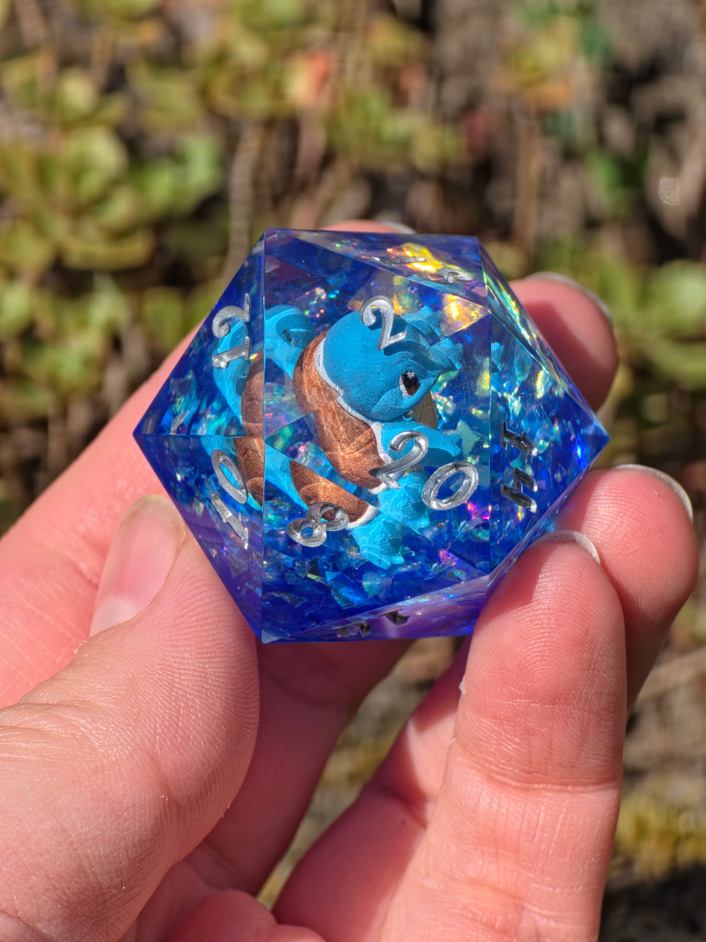 Shiggy – Midnight Ocean D20 40 mm – Pokémon-inspirierter Resin Würfel in Deep Ocean Blue XL DnD Sammlerwürfel