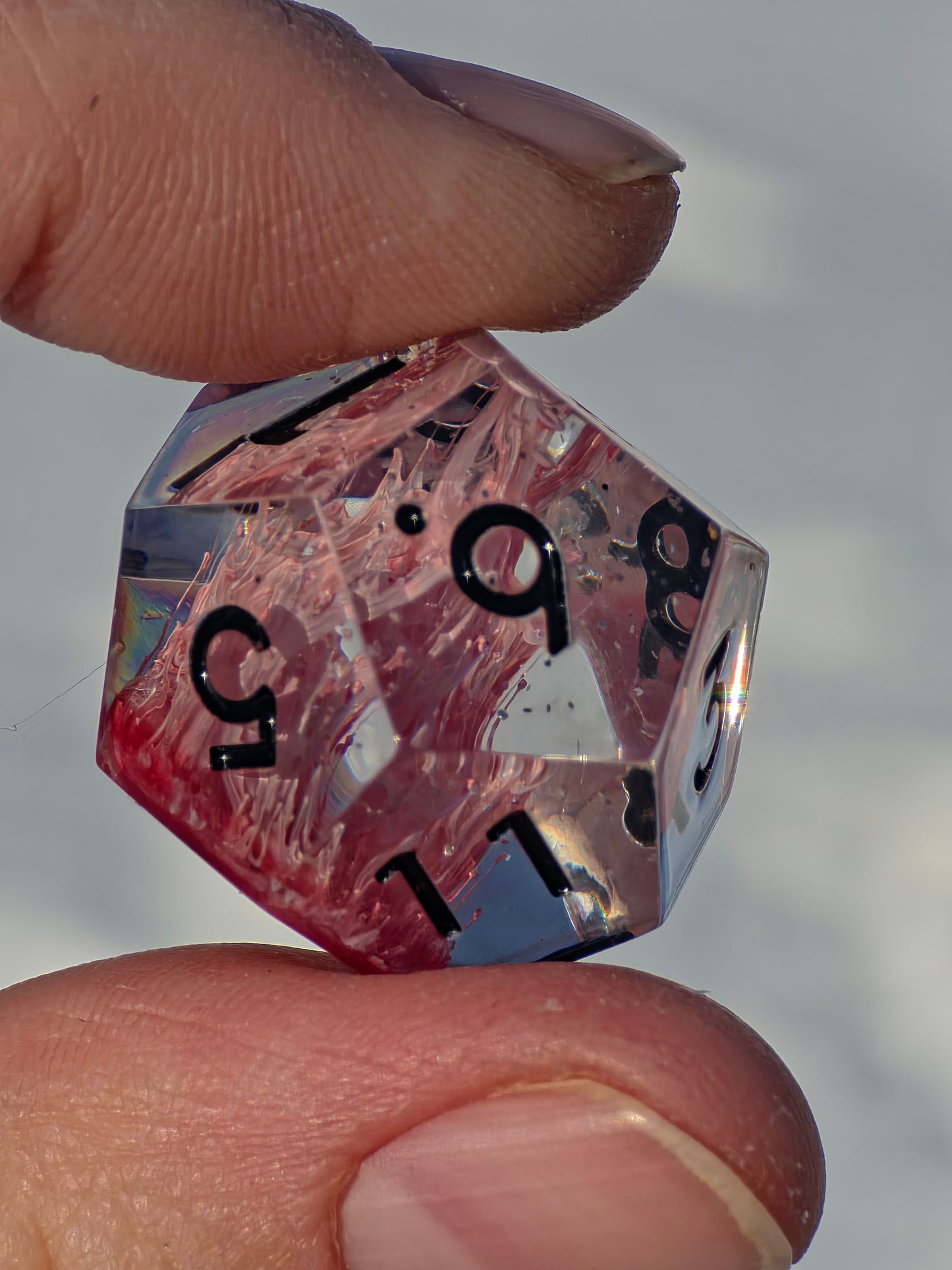 Polyedrisches Würfelset „Crimson Bloom“ – Handgemachte Resinwürfel mit rotem & weißem Petri-Effekt | DnD Dice Set TTRPG