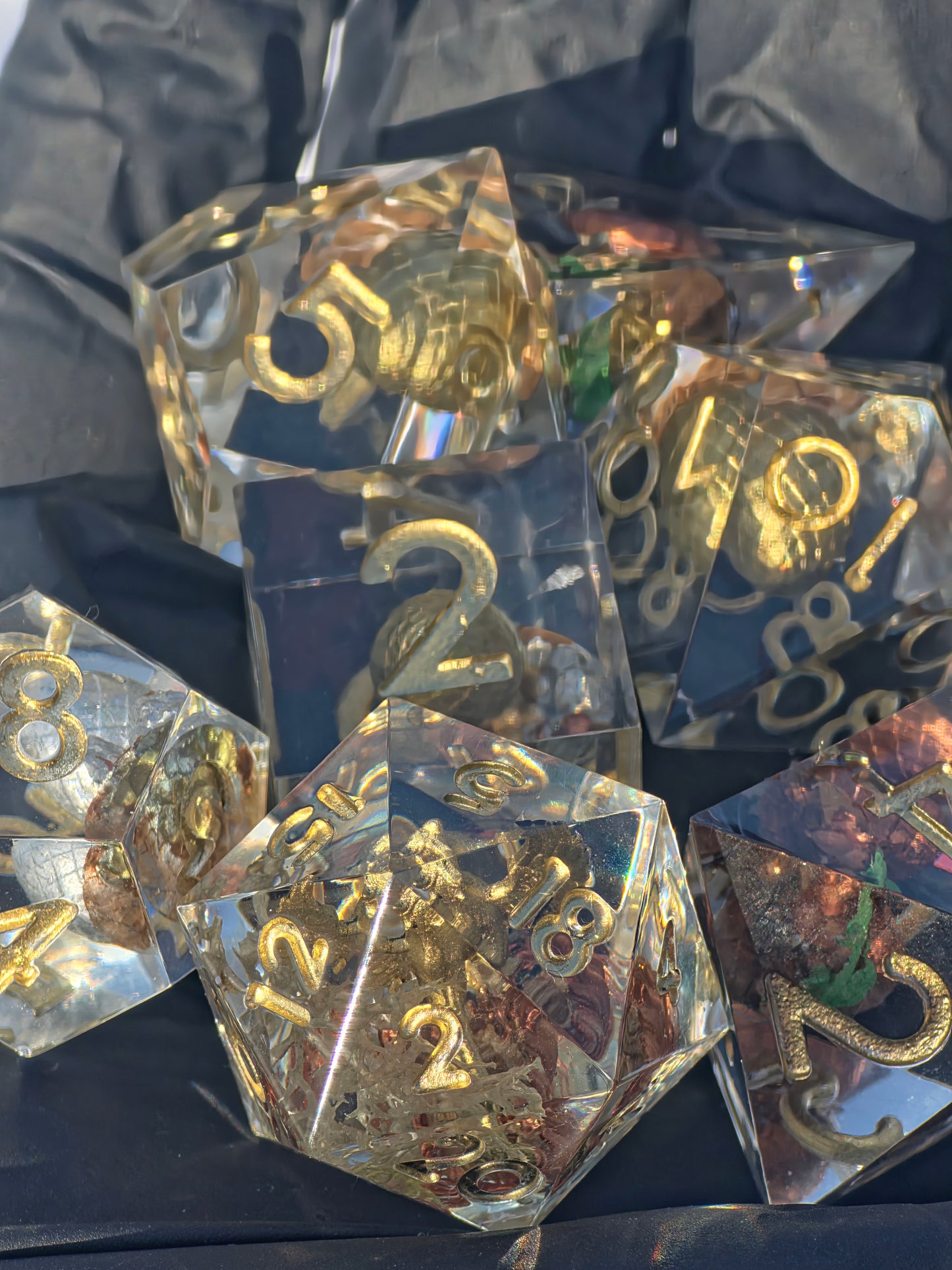 Würfelset „Goldene Wiederkehr“ – Handgemachtes Resin Dice Set mit Goldenem Phönix & Phönix-Eiern | DnD TTRPG Würfel