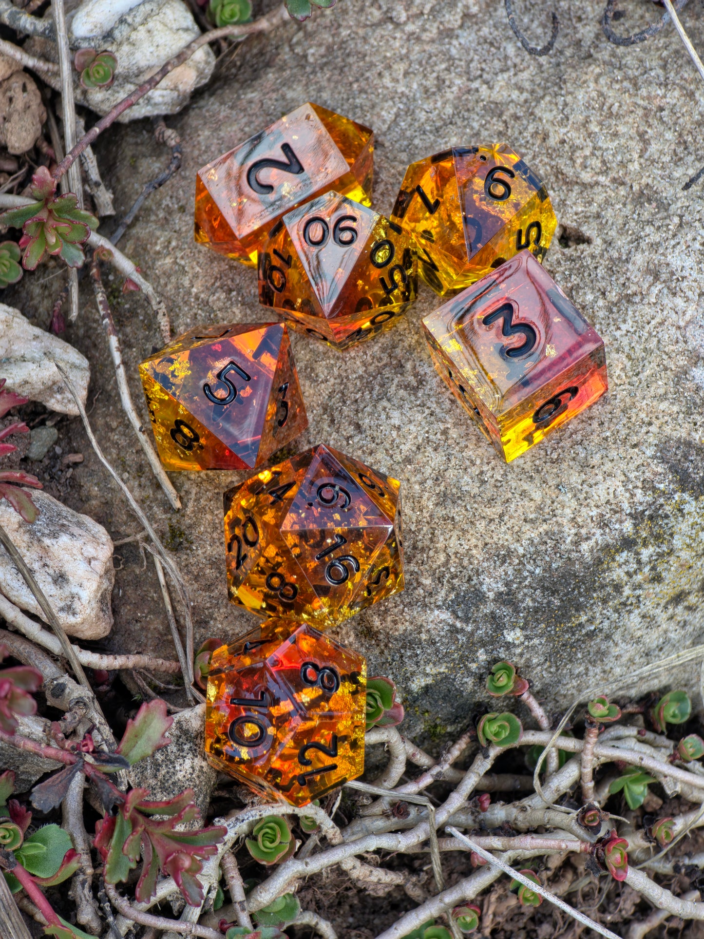 Honey Amber Dice Set – Golden Resin DnD Dice, Warm Honey Glow, Sharp Edge TTRPG Dice, Handmade Fantasy Dice Set, Bernstein Dice