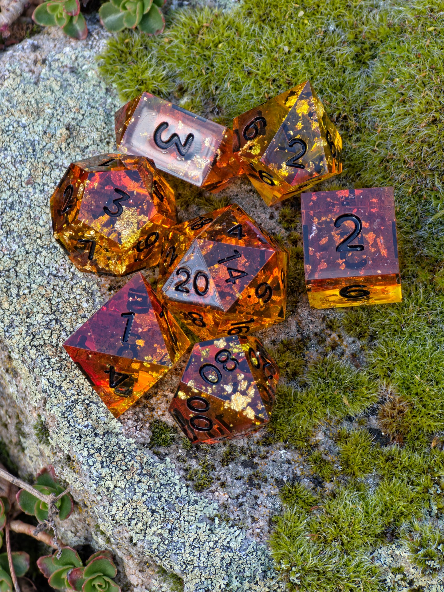 Honey Amber Dice Set – Golden Resin DnD Dice, Warm Honey Glow, Sharp Edge TTRPG Dice, Handmade Fantasy Dice Set, Bernstein Dice