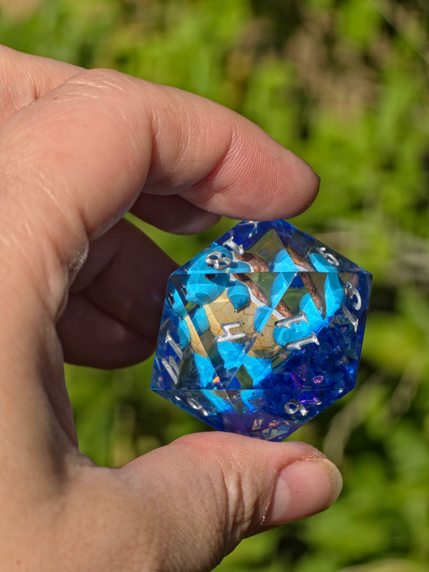 Shiggy – Midnight Ocean D20 40 mm – Pokémon-inspirierter Resin Würfel in Deep Ocean Blue XL DnD Sammlerwürfel