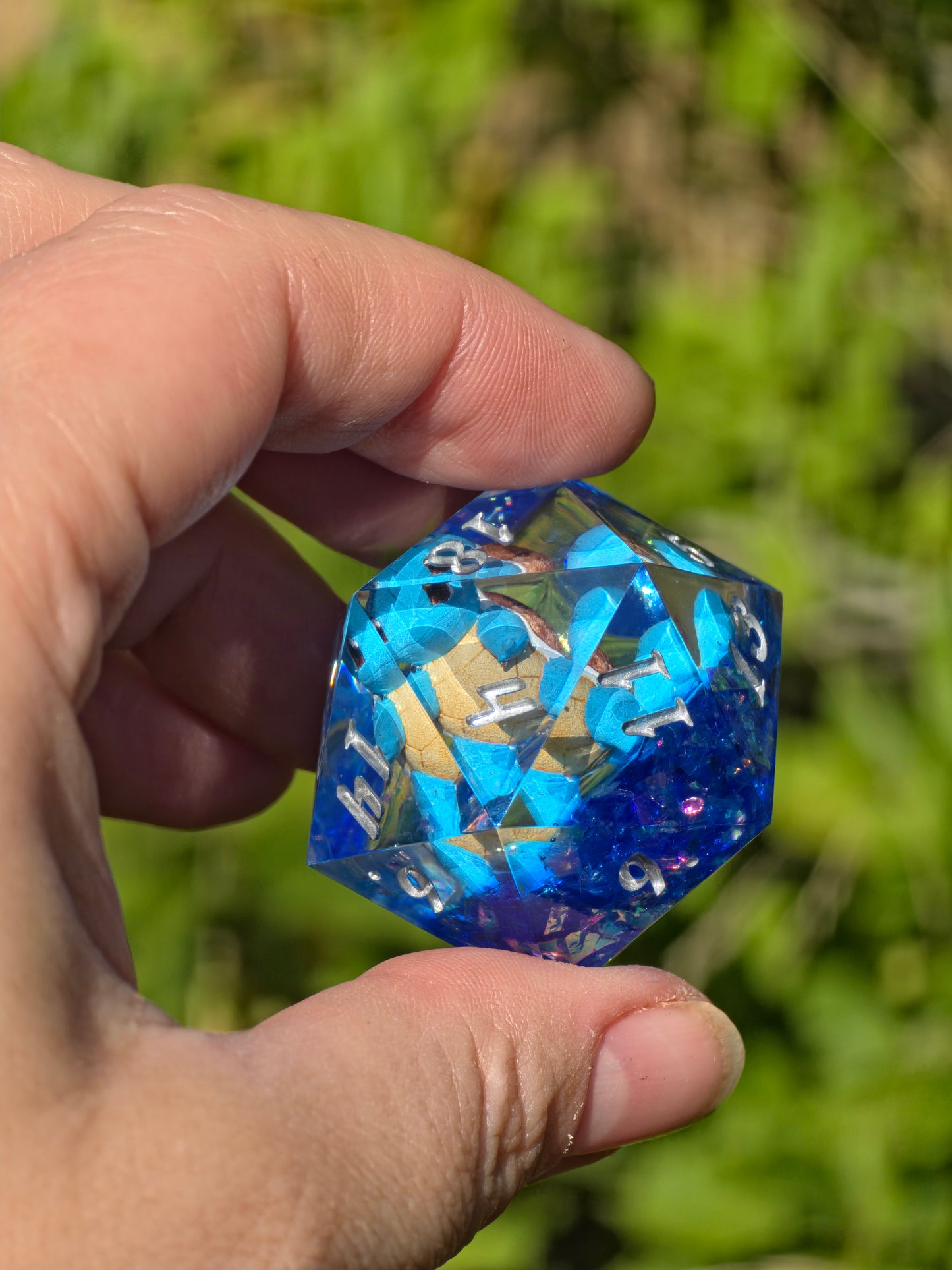 Shiggy – Midnight Ocean D20 40 mm – Pokémon-inspirierter Resin Würfel in Deep Ocean Blue XL DnD Sammlerwürfel