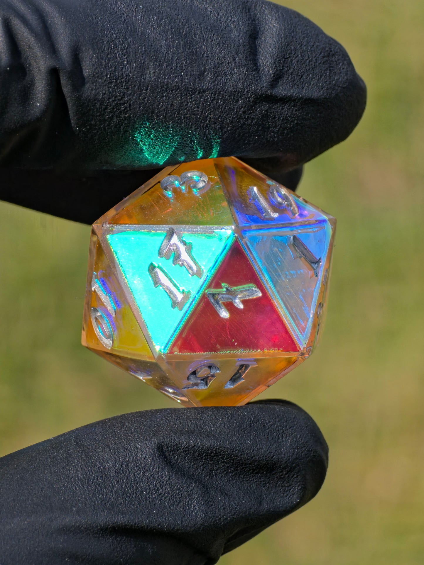 D20 Dice „Prismatic Light“ – Handmade Resin D20, Iridescent Rainbow Effect, Clear Dice with Silver Numbers | Artisan TTRPG Dice