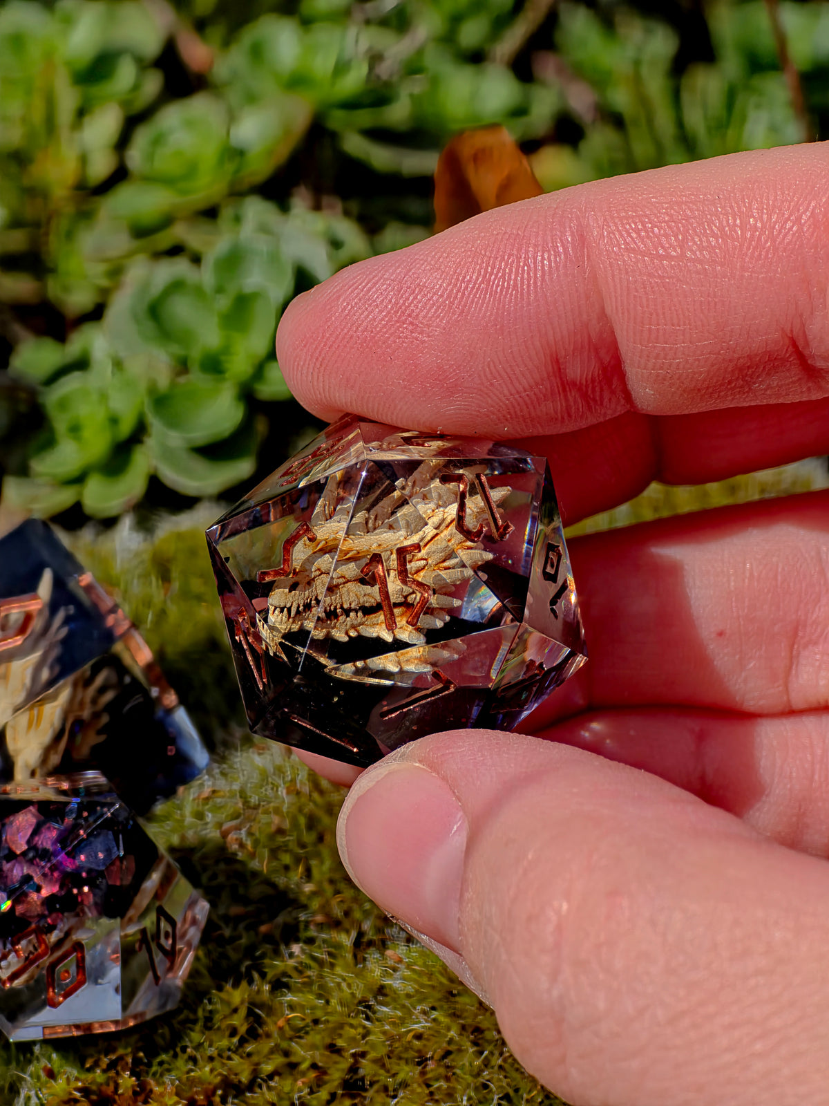 Dragon's Legacy – Ancient Skulls Drachen Schädel Würfelset – 7-teiliges DnD Resin Dice Set | Dragon Skull Dice mit Kupfer Zahlen | Handmade Fantasy Würfel