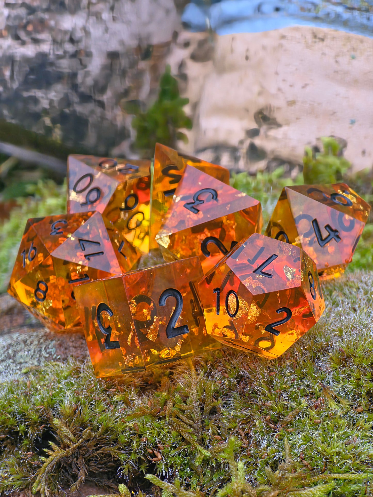 Polyedrisches DnD-Würfelset 7 Stück – Amber Bernstein Dice Set | Handgemachte Resin Würfel in Gold Orange Transparent | TTRPG DnD Pathfinder