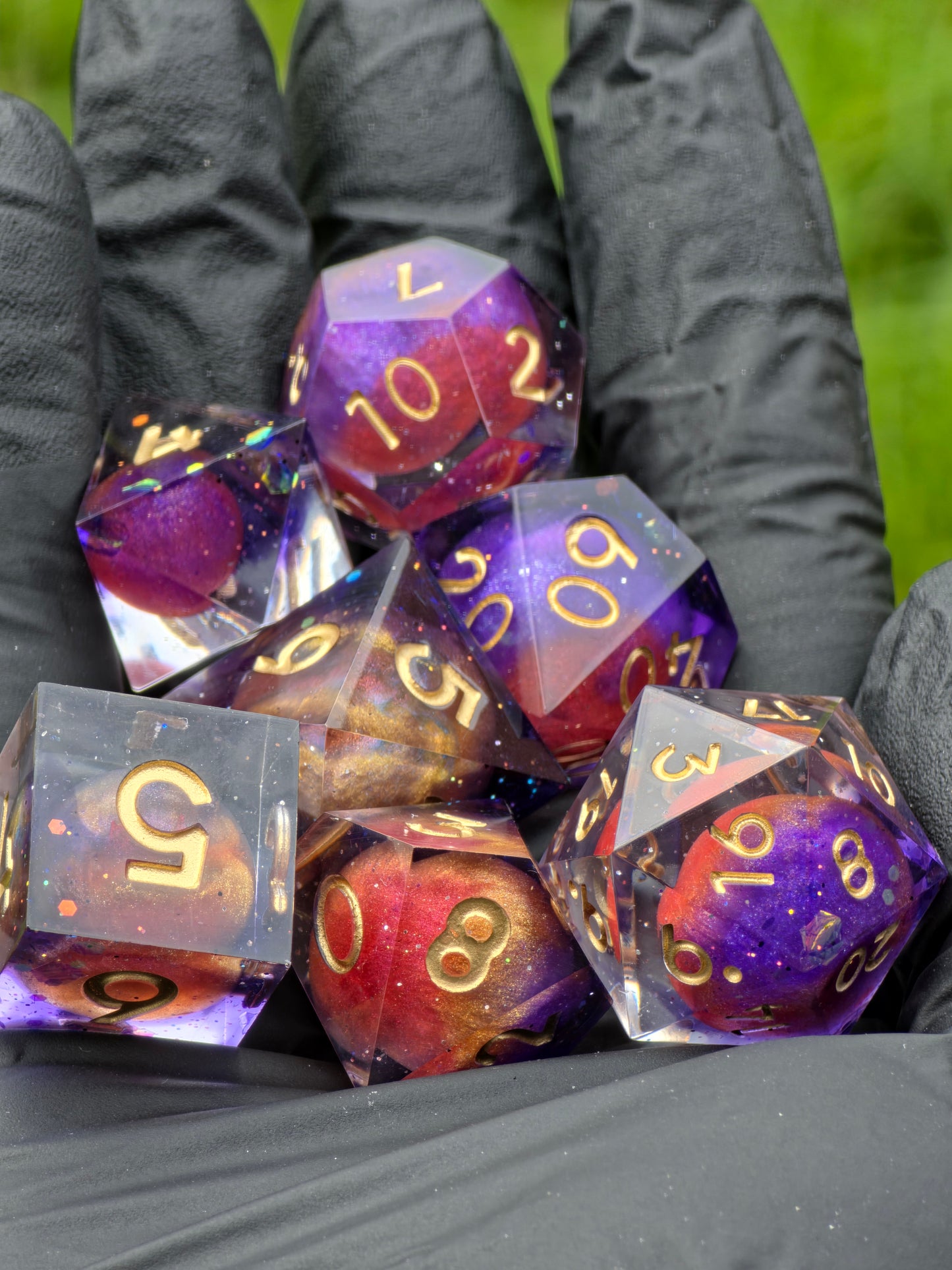 Polyedrischer Planeten Kosmos DnD Würfelset 7 Stück – Handgemachte Resin Dice mit Universum-Effekt & goldenen Zahlen | Galaxy Fantasy Würfel