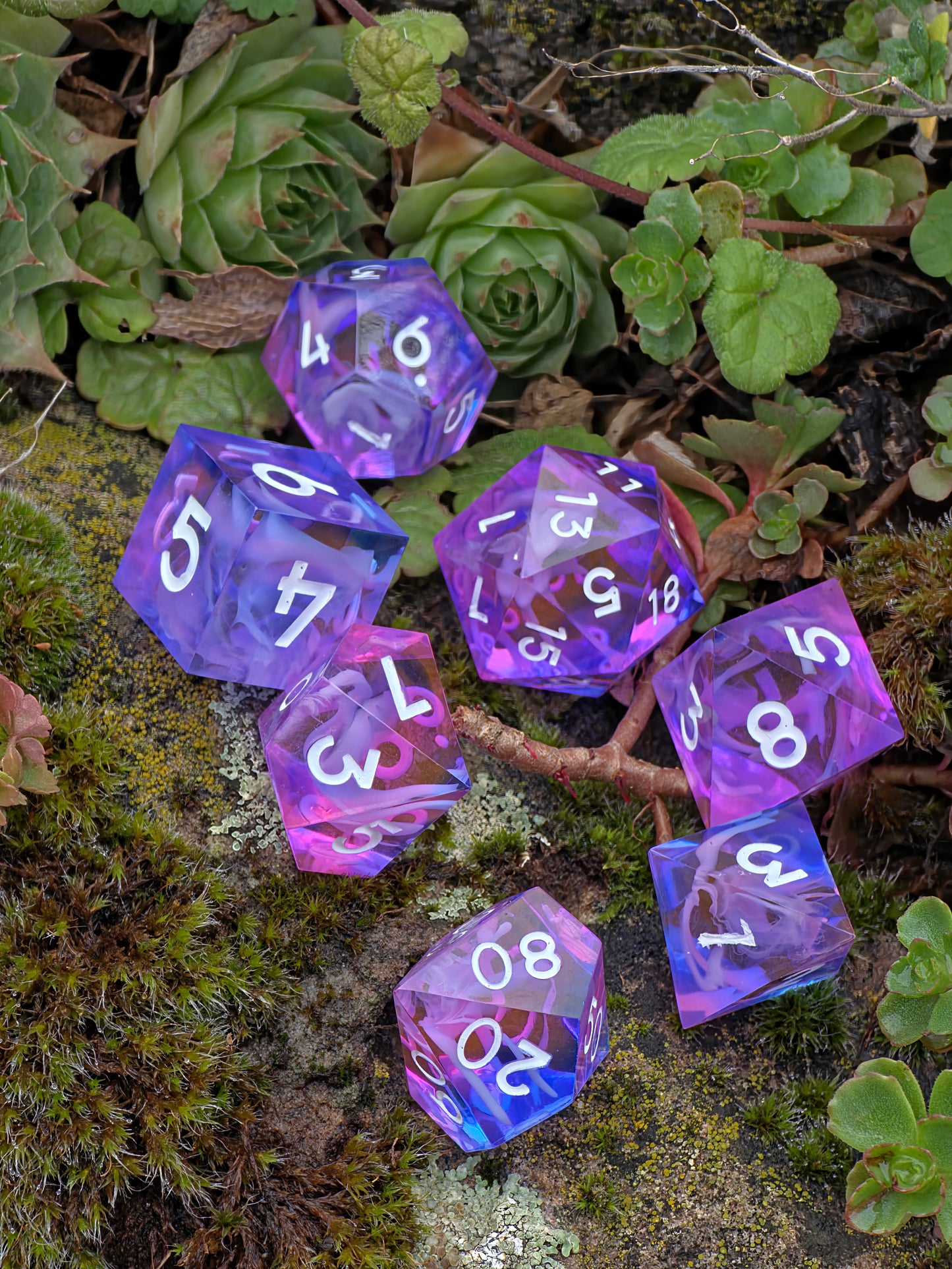 Polyedrischer Aurora DnD Würfelset 7 Stück – Cloud Nebula Mystic Blossom Dice | Handgemachte Resin Würfel in Lila Rosa Blau | TTRPG Fantasy