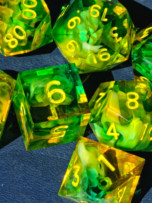 Sunfruit Grove Mango Lime Swirl Dice Set – Handgemachte Resin Würfel in Limettengrün & Mangogelb, Sharp Edge DnD Würfelset, Sommer Fantasy Dice