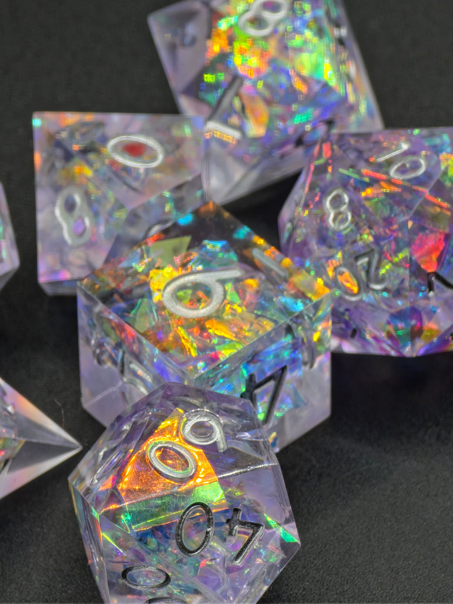 Polyedrisches DnD Würfelset Crystal Aurora – Handgemachte Resinwürfel mit Holographic Flakes | DnD Pen and Paper TTRPG