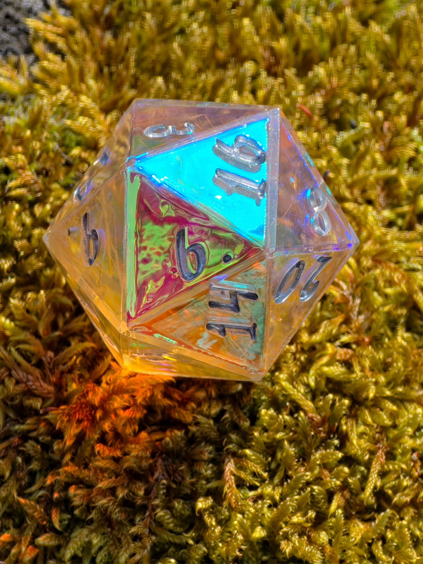 D20 Dice „Prismatic Light“ – Handmade Resin D20, Iridescent Rainbow Effect, Clear Dice with Silver Numbers | Artisan TTRPG Dice