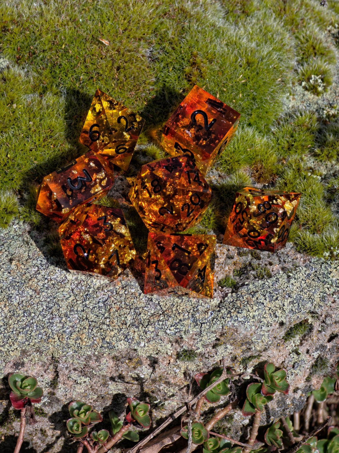 Honey Amber Dice Set – Golden Resin DnD Dice, Warm Honey Glow, Sharp Edge TTRPG Dice, Handmade Fantasy Dice Set, Bernstein Dice