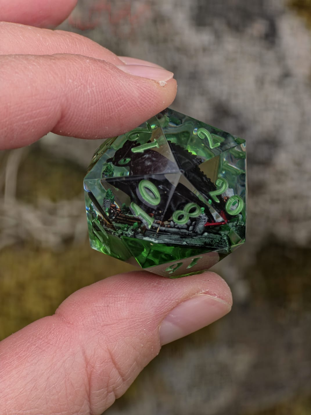 Nachtschatten D20 35mm – Handgemachter Resin Dragon Dice inspiriert von Ohnezahn aus How to Train Your Dragon, Schwarzer Drache Fantasy Würfel