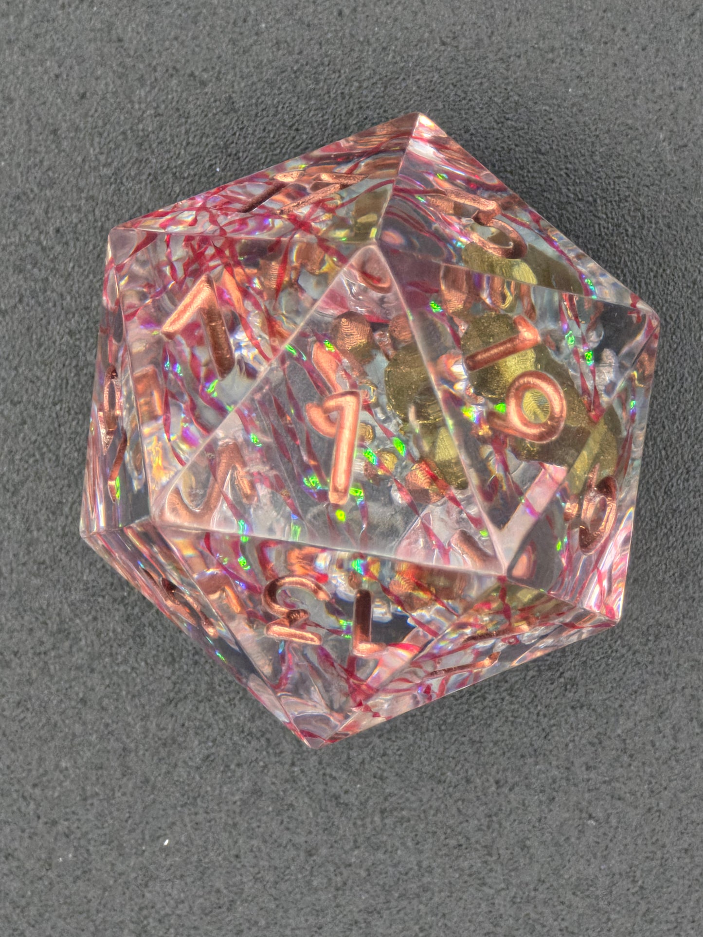 Goldherz des Orakels – Mystischer Kristall D20 (28 mm)