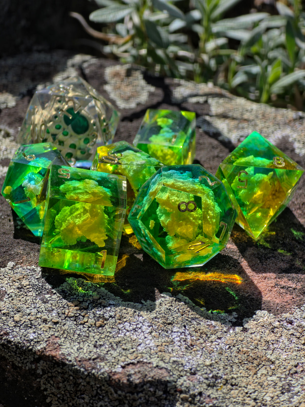 Stamina Vessel – Spirit of Hyrule Würfelset – Zelda Breath of the Wild & Tears of the Kingdom Inspired | Grünes DnD Dice Set mit Gold | Handmade Resin Würfel