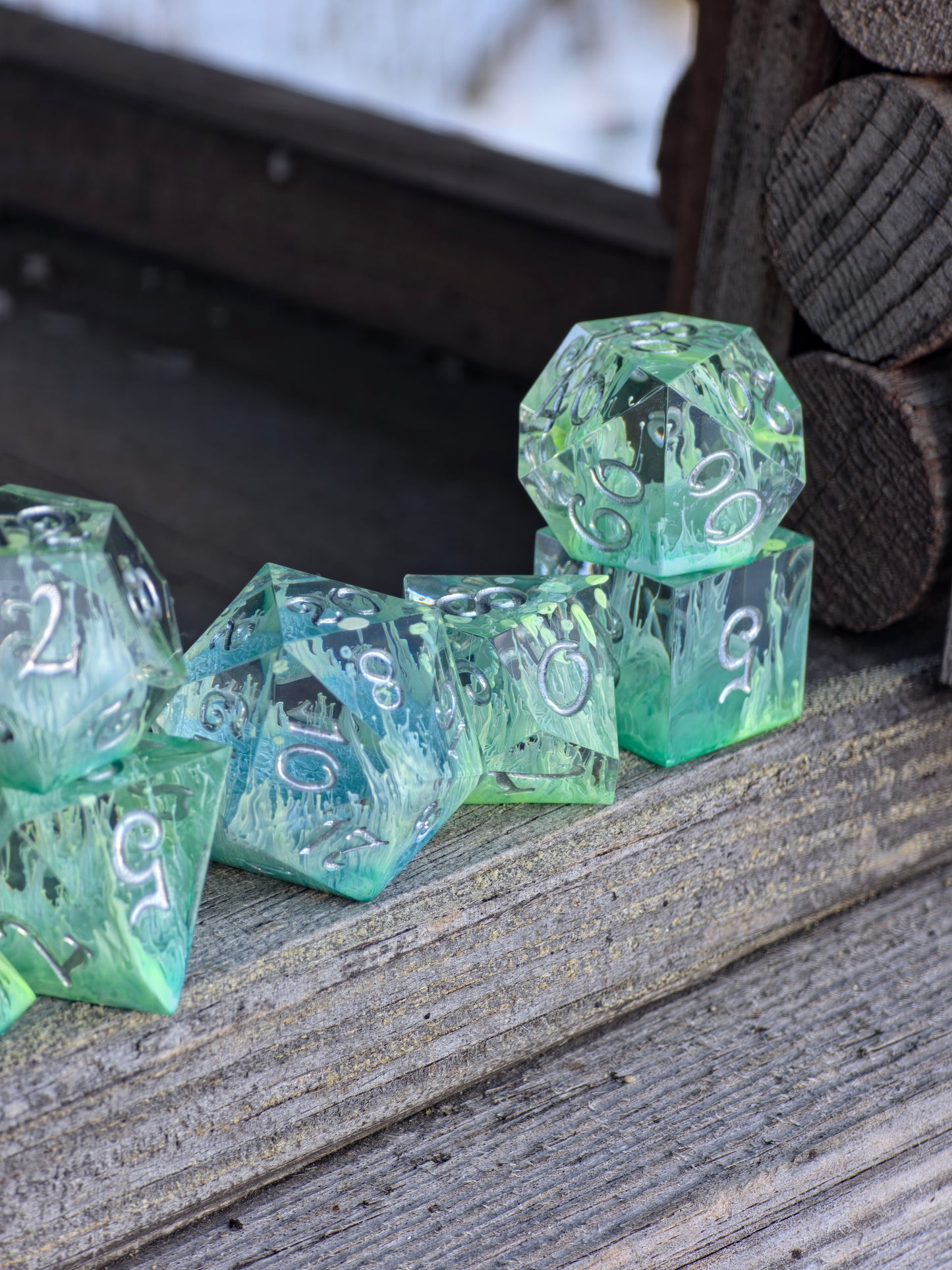 Würfelset „Verdant Convergence“ – Handgemachtes Petri Dice Set in Grün mit Nebel- & Alchemieeffekt | DnD TTRPG Würfel