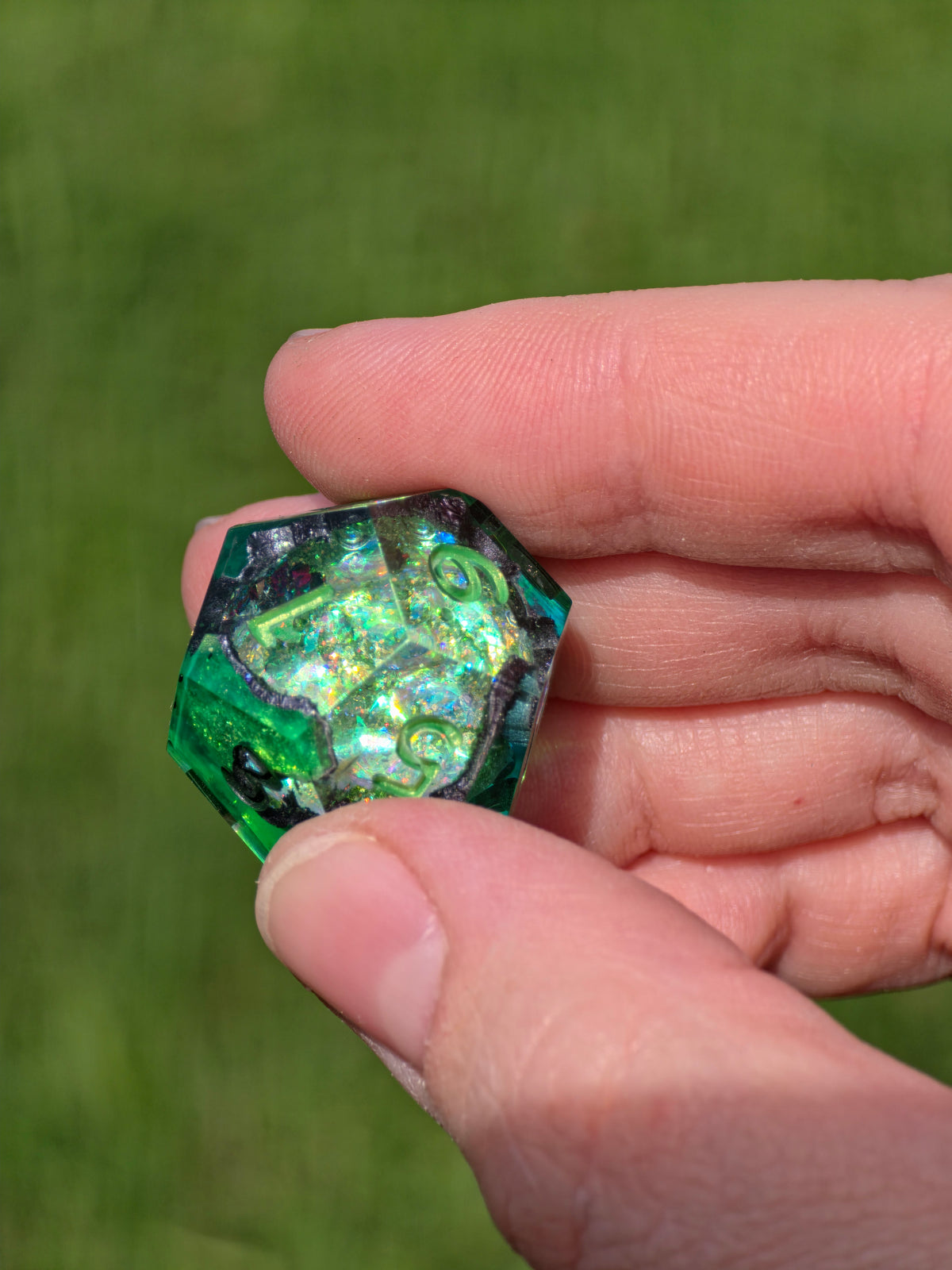 Toothless inspired – Emerald Dragon's Heart- Inspired Würfelset – 7-teiliges Resin Dice Set | Ohnezahn D20 & Smaragdgrüne Geode Würfel | Drachen Fantasy Dice