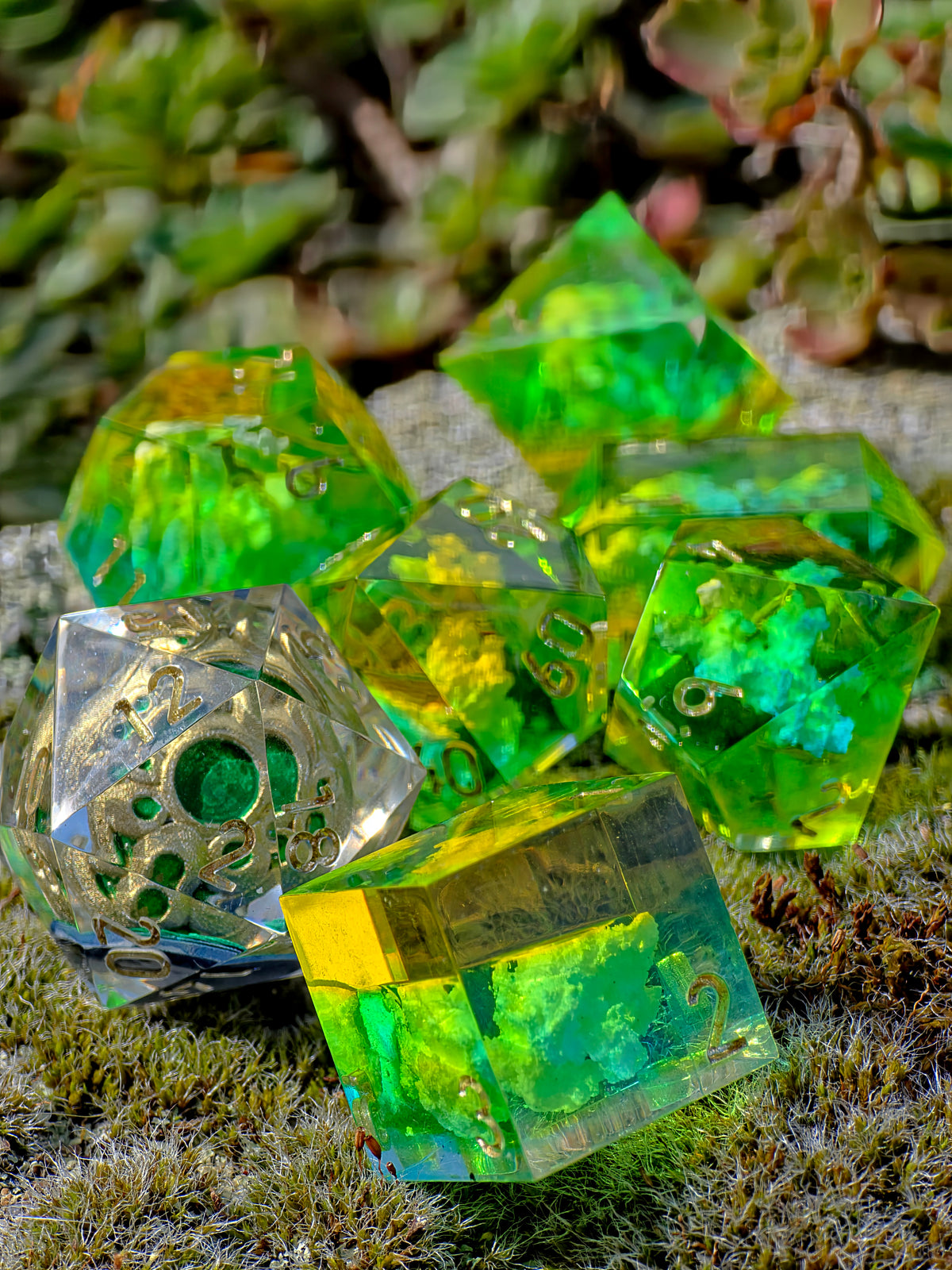 Stamina Vessel – Spirit of Hyrule Würfelset – Zelda Breath of the Wild & Tears of the Kingdom Inspired | Grünes DnD Dice Set mit Gold | Handmade Resin Würfel