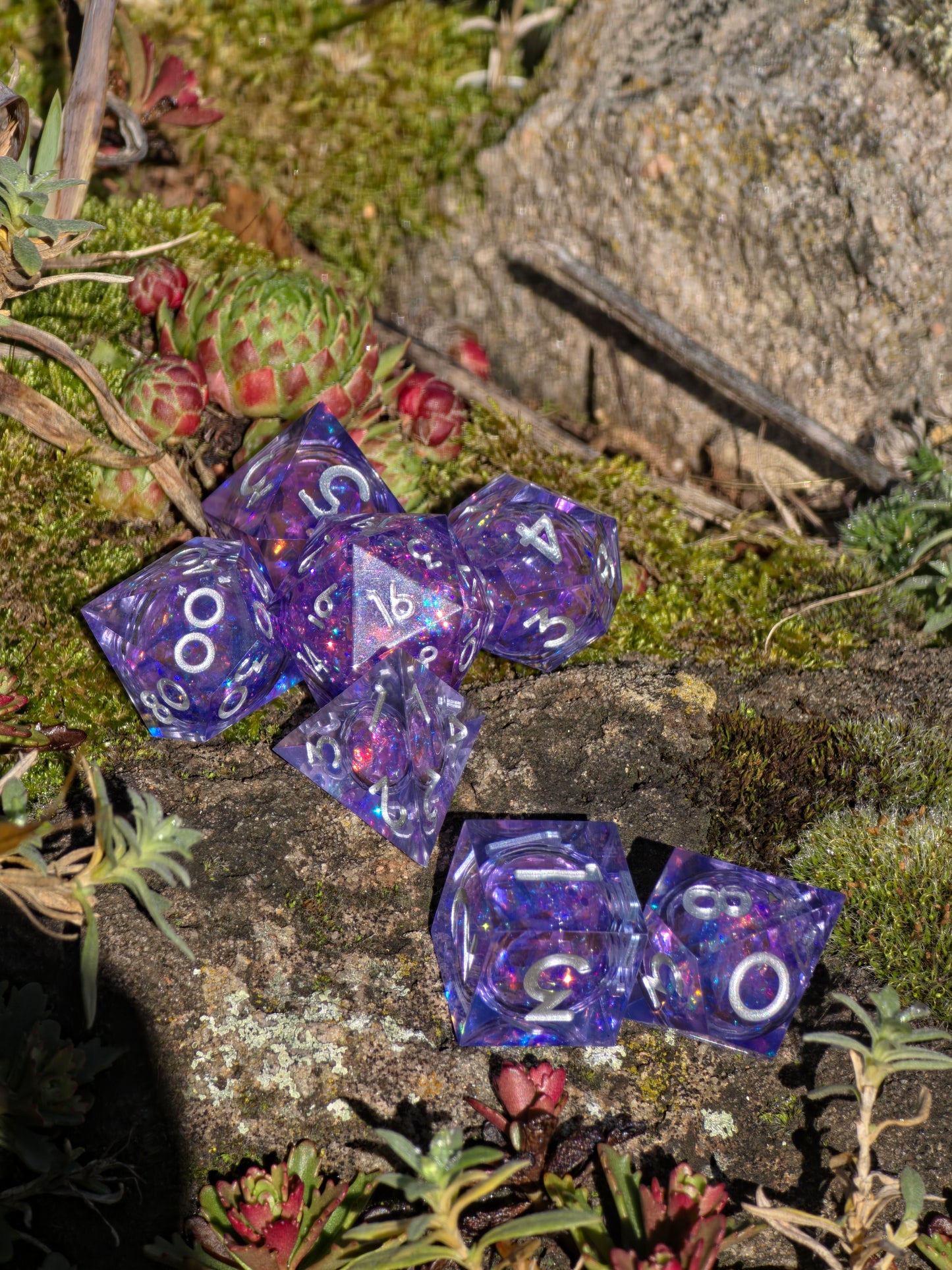 Polyedrischer Amethyst Liquid Core DnD Würfelset 7 Stück – Handgemachte Resin Dice mit flüssigem Kern & holografischem Glanz | Meteoriten