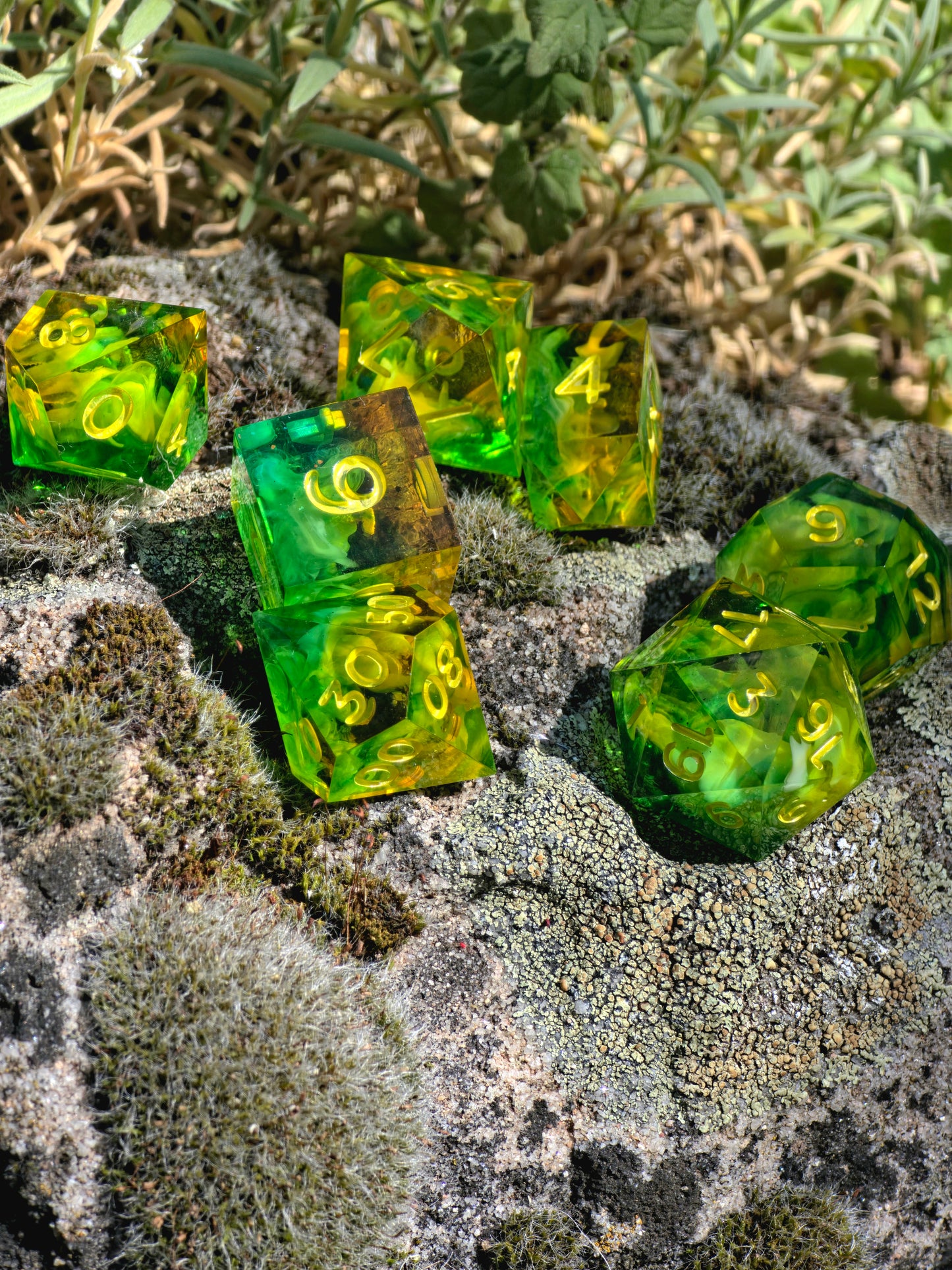 Sunfruit Grove Mango Lime Swirl Dice Set – Handgemachte Resin Würfel in Limettengrün & Mangogelb, Sharp Edge DnD Würfelset, Sommer Fantasy Dice