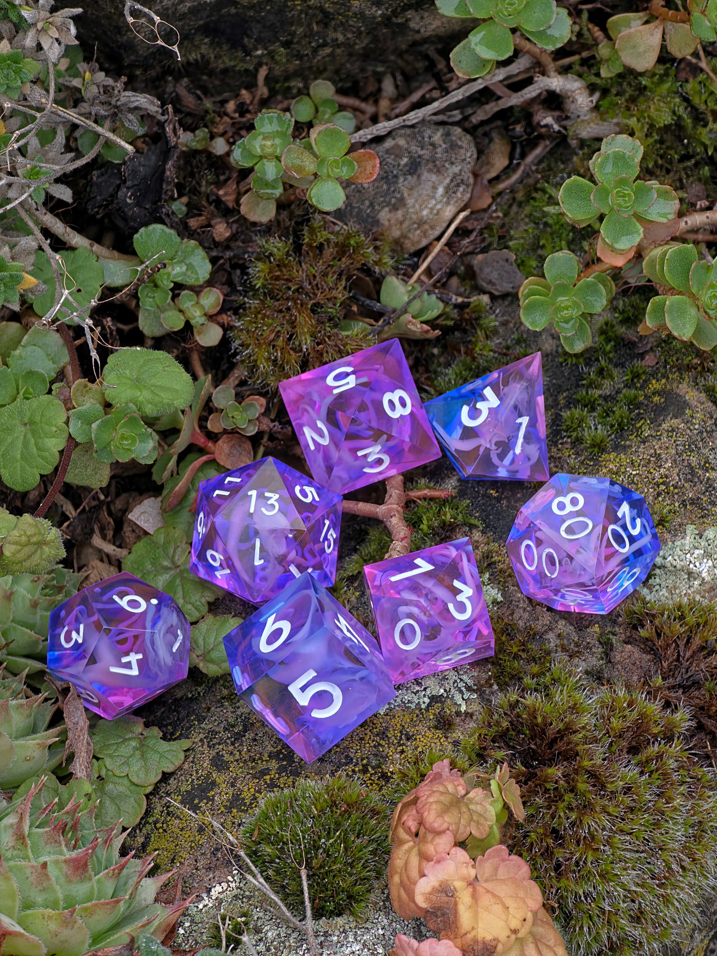 Polyedrischer Aurora DnD Würfelset 7 Stück – Cloud Nebula Mystic Blossom Dice | Handgemachte Resin Würfel in Lila Rosa Blau | TTRPG Fantasy