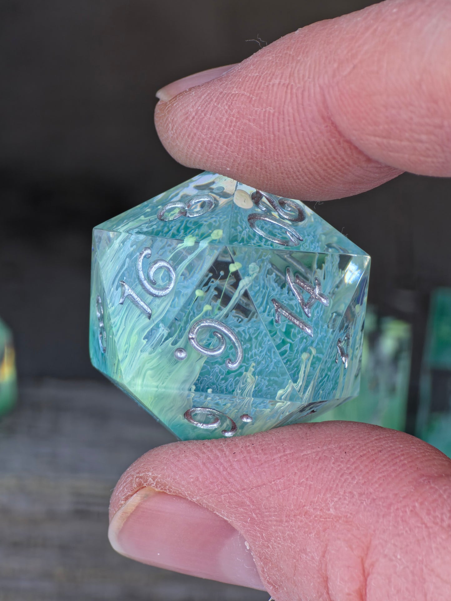 Würfelset „Verdant Convergence“ – Handgemachtes Petri Dice Set in Grün mit Nebel- & Alchemieeffekt | DnD TTRPG Würfel