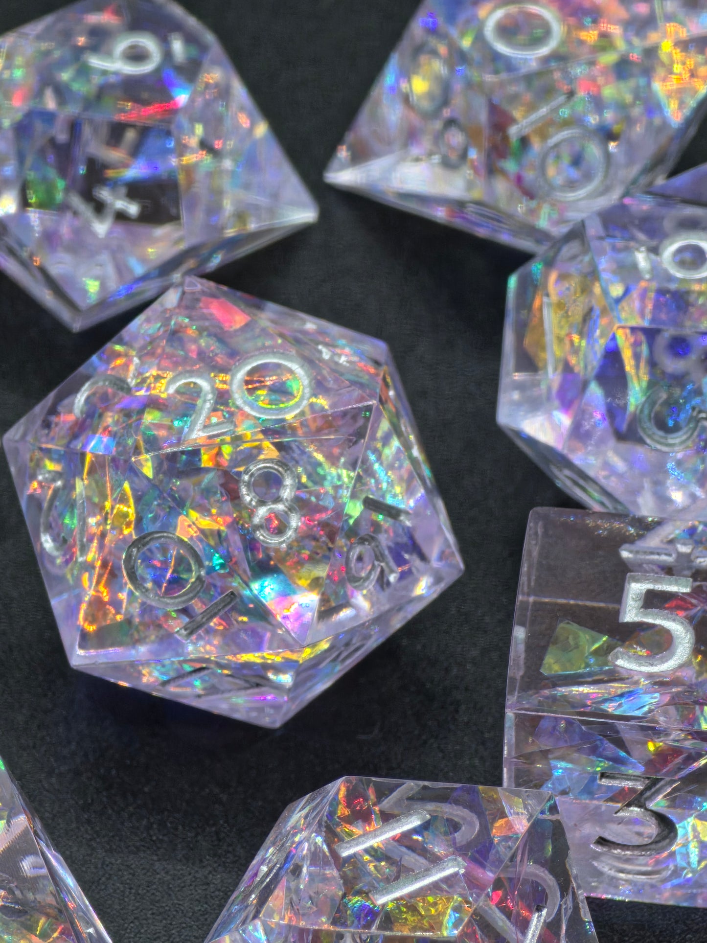 Polyedrisches Würfelset „Prism Aurora“ – Handgemachte Resinwürfel mit irisierendem Opal-Effekt | DnD Dice Set Pen and Paper TTRPG | Regenbogenwürfel mit Spiegelglanz